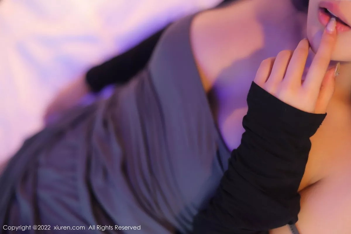 秀人集.com_[XiuRen秀人网]No.5553_新人模特顾楚楚maily性感深灰色吊带裙配诱人灰丝完美诱惑写真96P