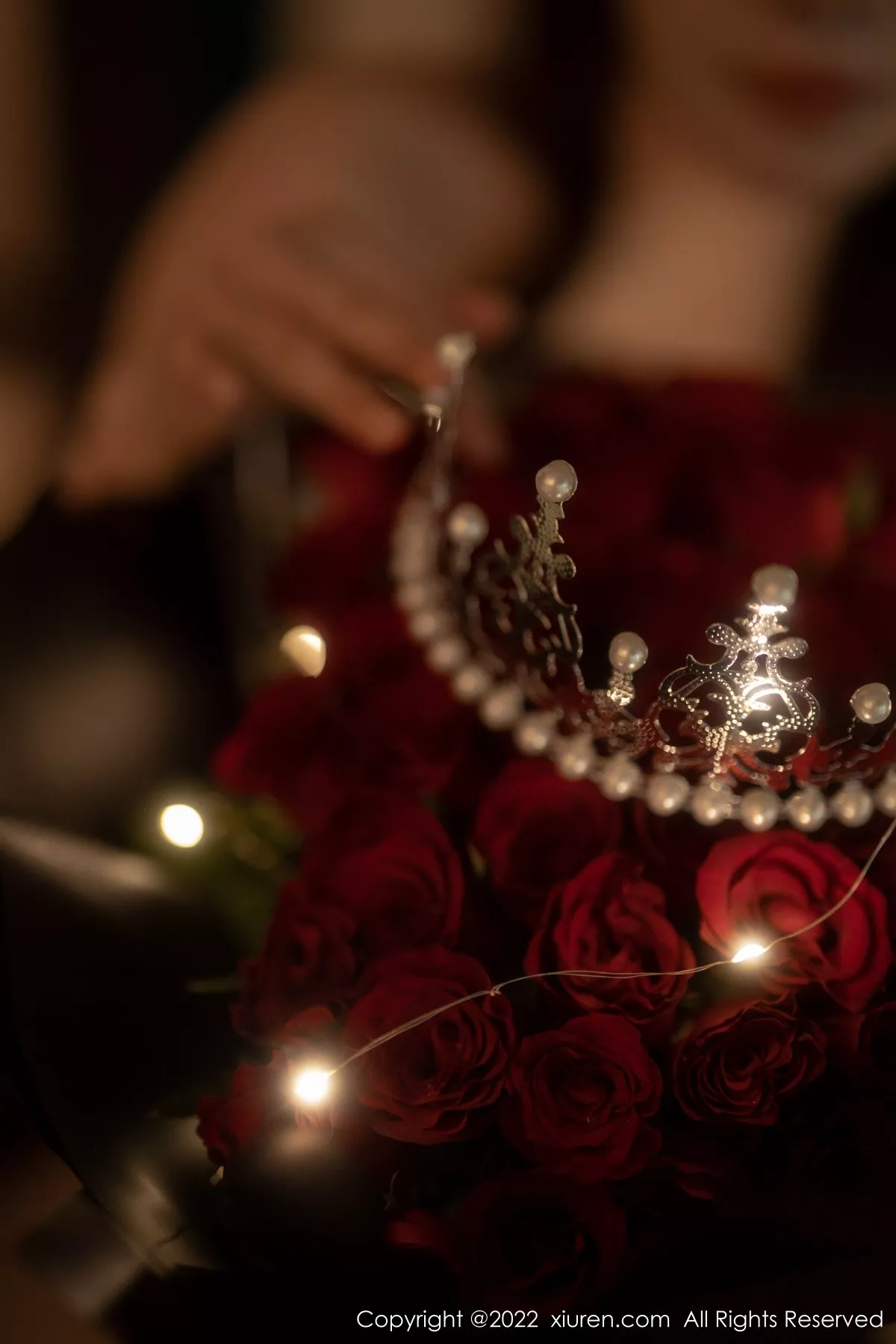 秀人集.com_[XiuRen秀人网]No.5552_模特婠婠么私房性感黑色露肩连衣裙配超薄黑丝秀曼妙身材写真74P