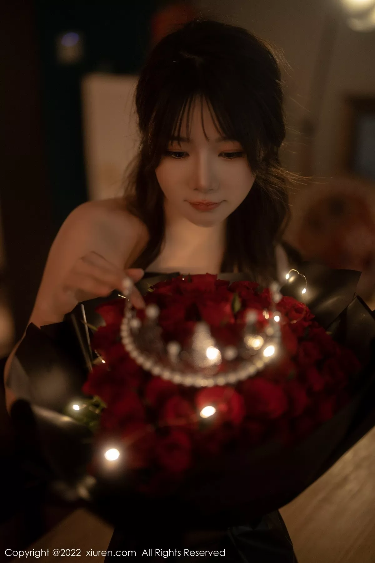 秀人集.com_[XiuRen秀人网]No.5552_模特婠婠么私房性感黑色露肩连衣裙配超薄黑丝秀曼妙身材写真74P