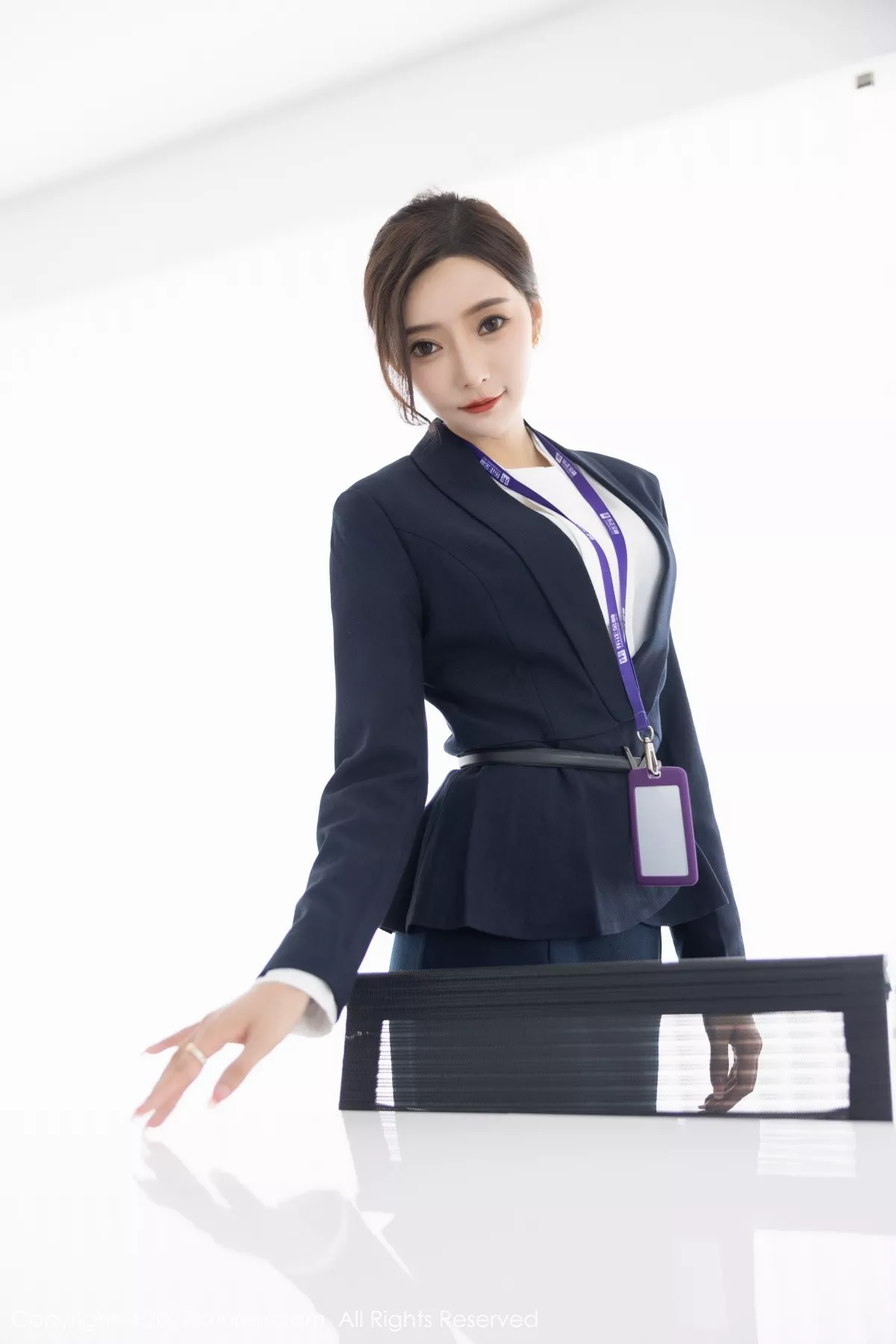 秀人集.com_[XiuRen秀人网]No.5563_女神王馨瑶yanni脱OL职业装露性感灰色内衣配超薄黑丝诱惑写真80P