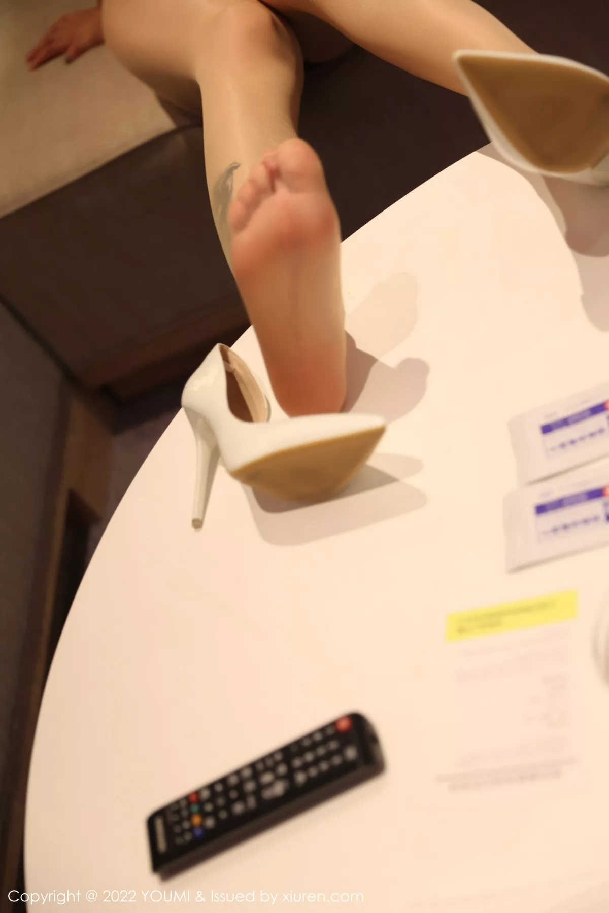 秀人集.com_[YouMi尤蜜荟]Vol.841_女神王雨纯性感灰色上衣配白短裙半脱露性感蕾丝内衣诱惑写真71P