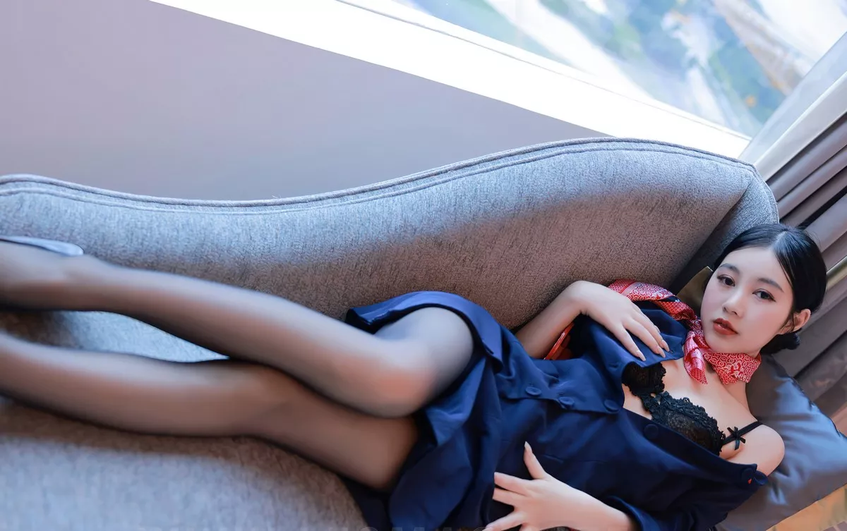 秀人集.com_[XiuRen秀人网]No.5579_模特谢晚晚澳门旅拍深蓝色空姐制服半脱露蕾丝内衣诱惑写真61P