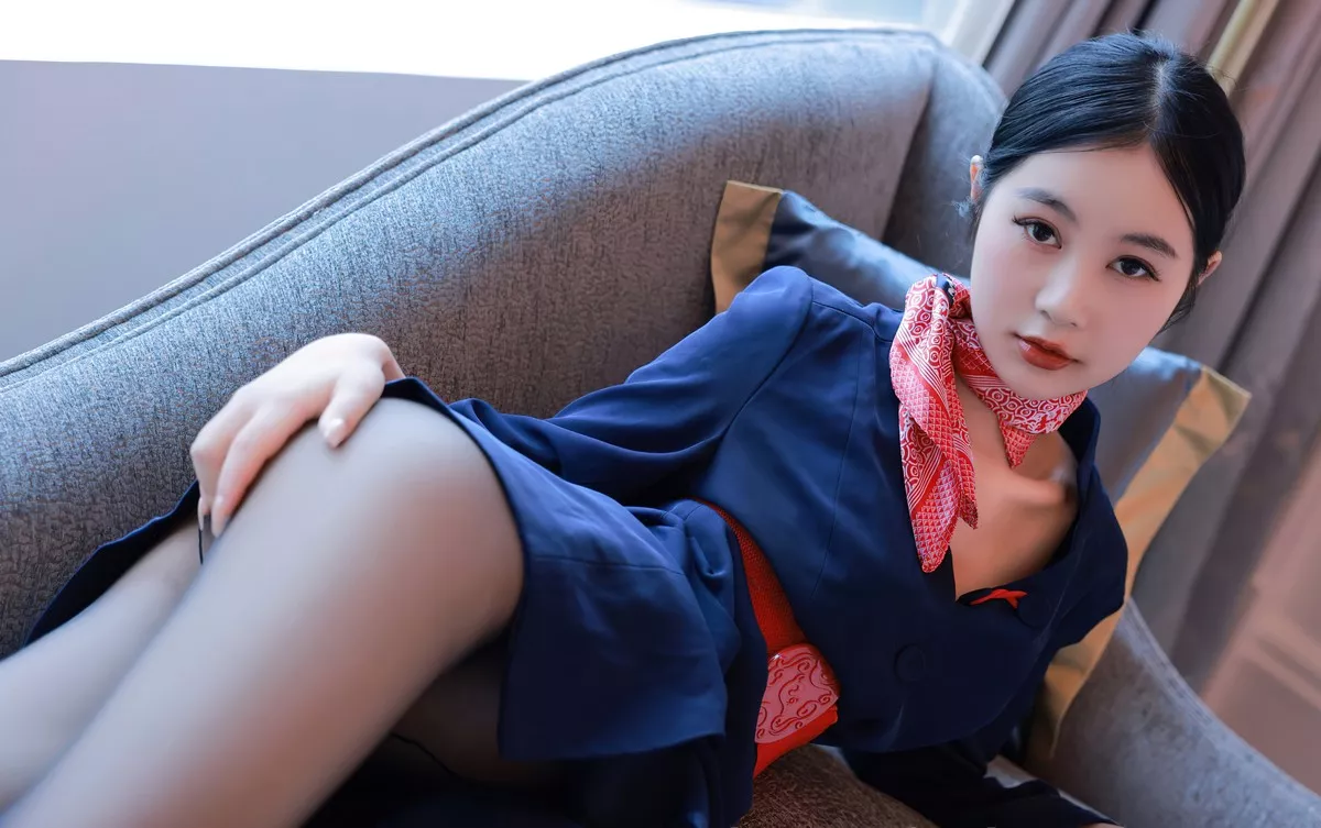 秀人集.com_[XiuRen秀人网]No.5579_模特谢晚晚澳门旅拍深蓝色空姐制服半脱露蕾丝内衣诱惑写真61P