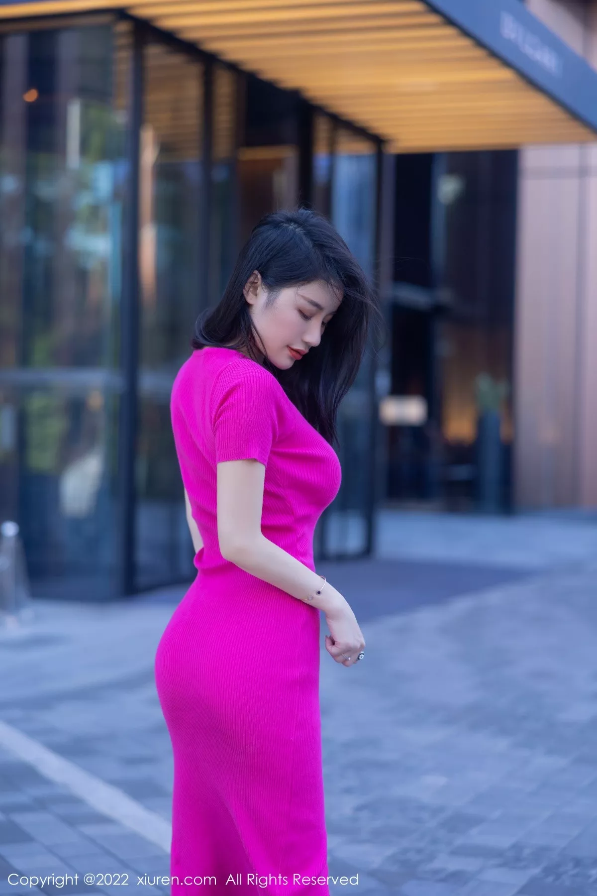 秀人集.com_[XiuRen秀人网]No.5582_模特美七Mia西双版纳旅拍性感粉红连衣长裙秀惹火身材诱惑写真81P