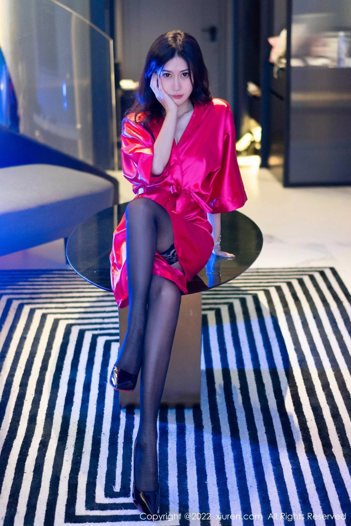 秀人集.com_[XiuRen秀人网]No.5586_模特laura阿姣性感红色睡裙露黑色情趣内衣配蕾丝吊袜诱惑写真76P