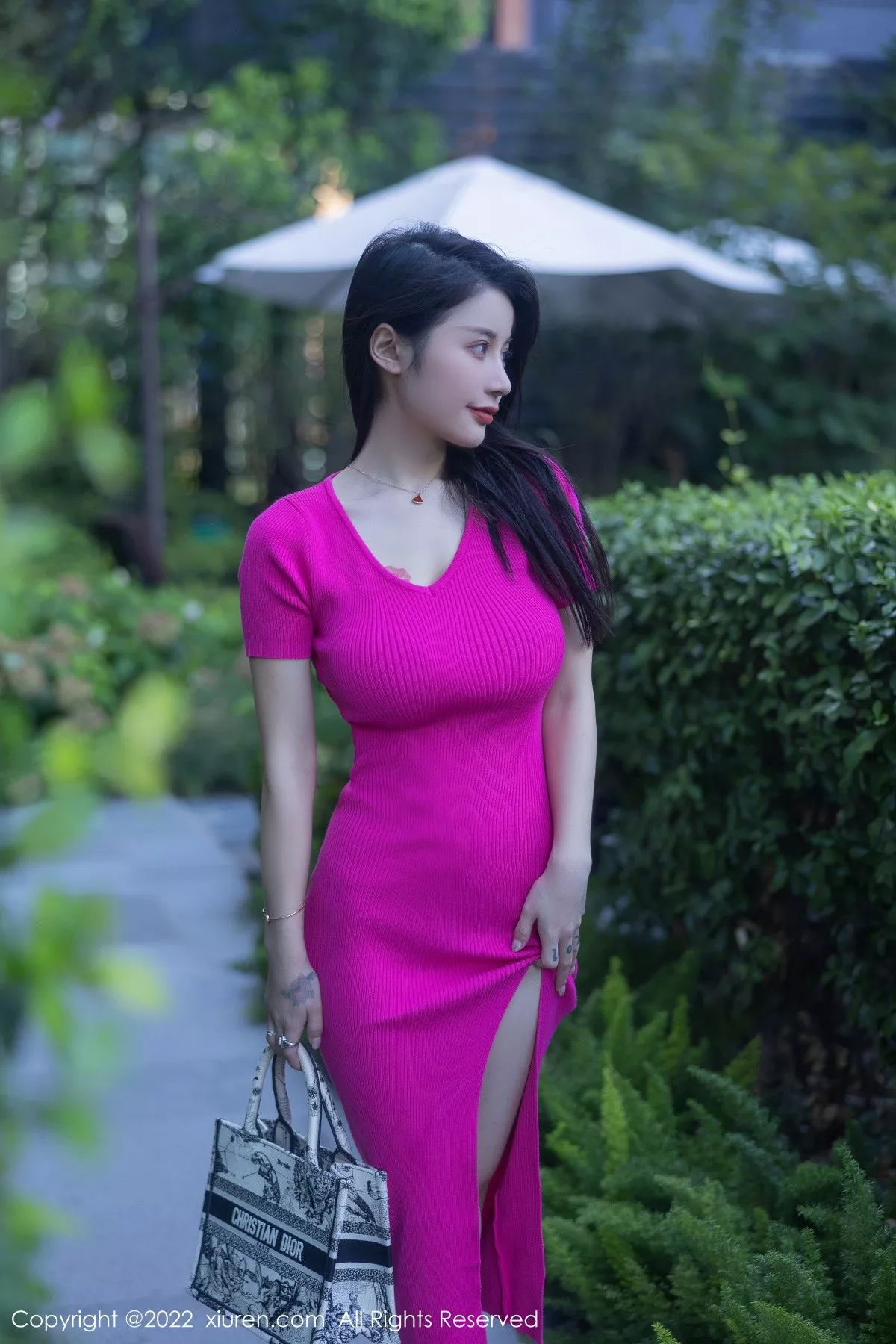 秀人集.com_[XiuRen秀人网]No.5582_模特美七Mia西双版纳旅拍性感粉红连衣长裙秀惹火身材诱惑写真81P