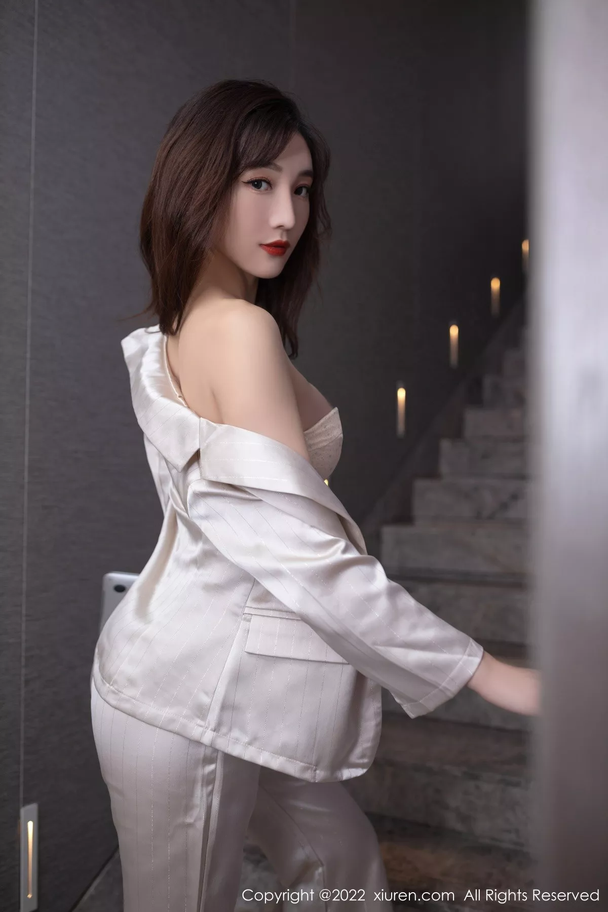 秀人集.com_[XiuRen秀人网]No.5594_模特陆萱萱私房脱淡金色职业套装露暖色薄纱内衣迷人诱惑写真78P