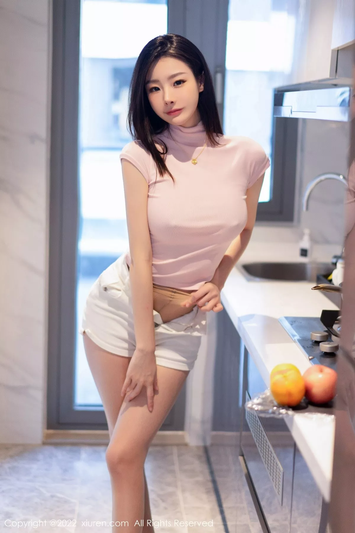 秀人集.com_[XiuRen秀人网]No.5593_模特是小逗逗粉色真空上衣配白短裤半脱露超薄无内肉丝诱惑写真77P