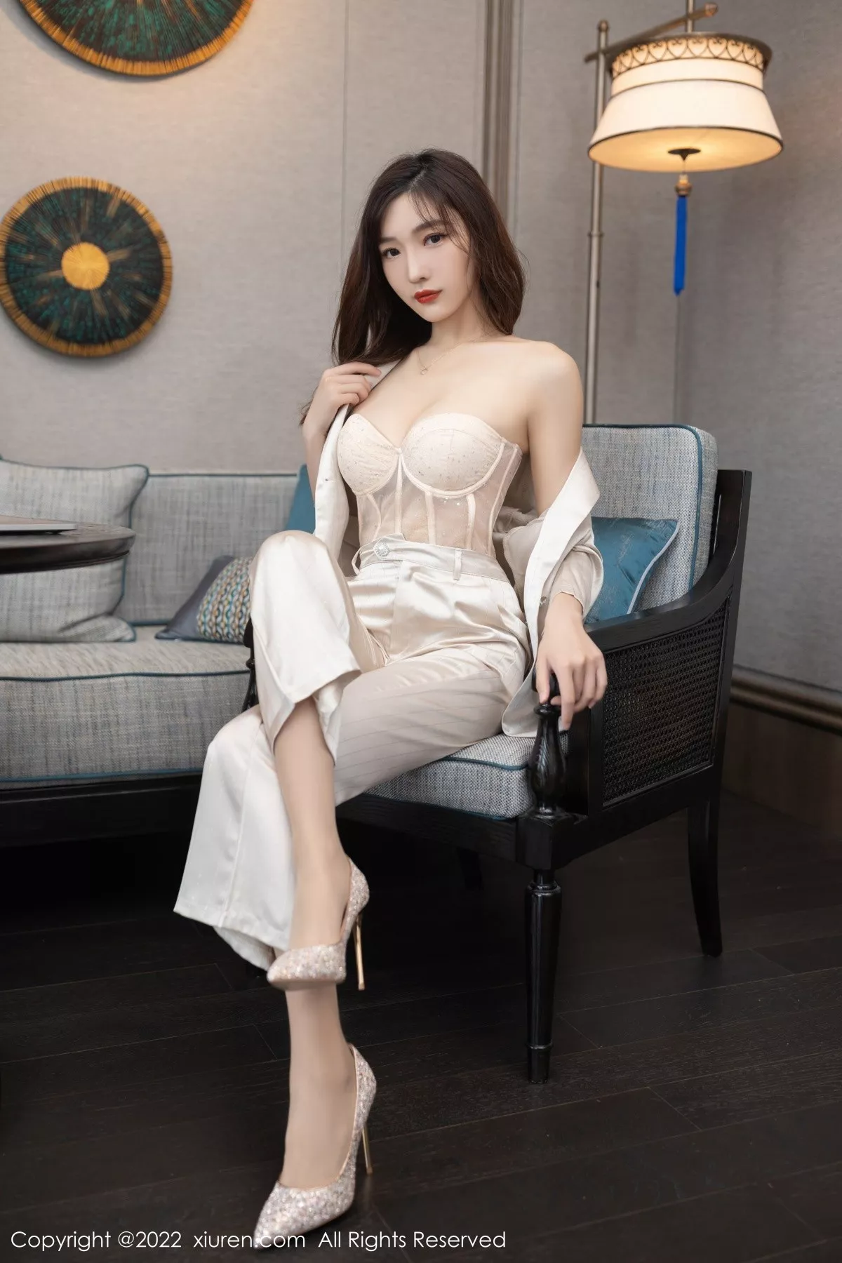 秀人集.com_[XiuRen秀人网]No.5594_模特陆萱萱私房脱淡金色职业套装露暖色薄纱内衣迷人诱惑写真78P