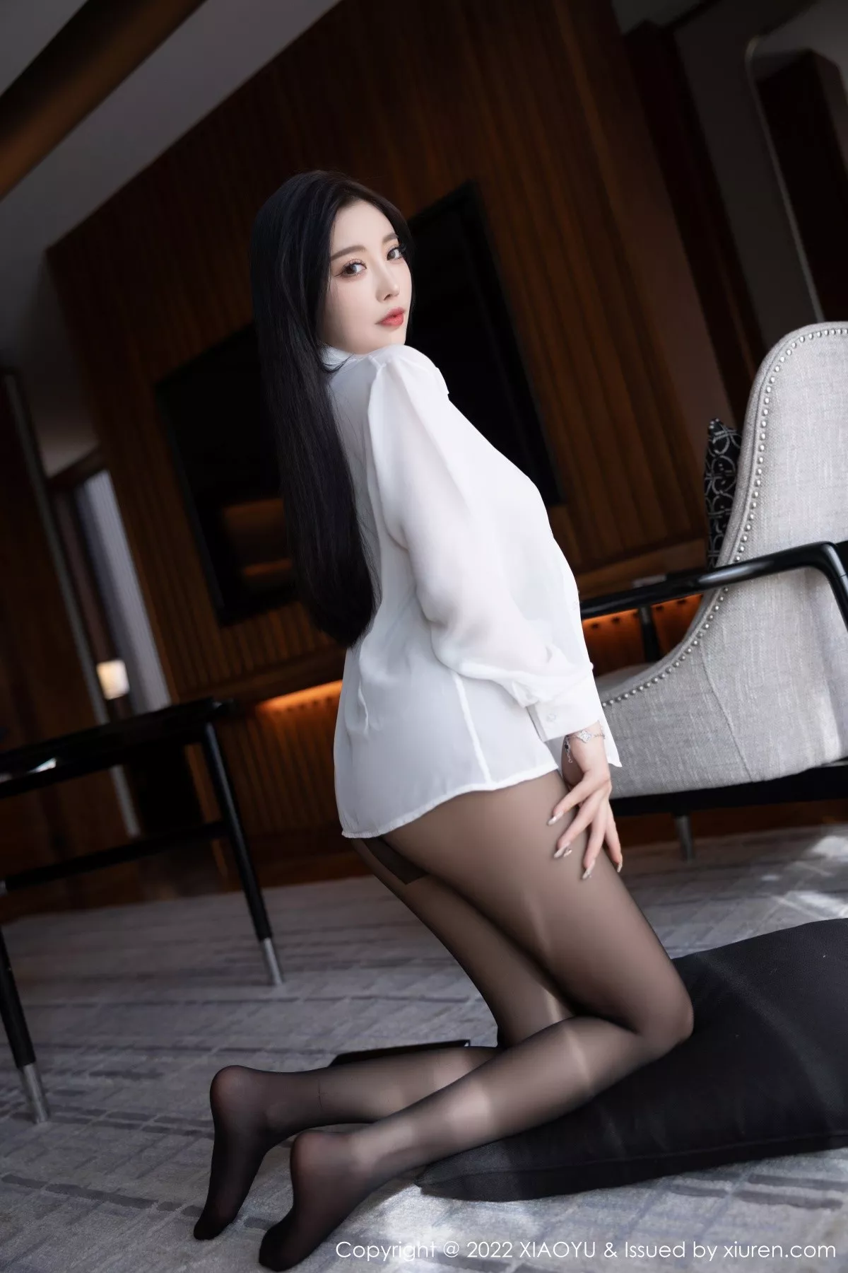 秀人集.com_[XiaoYu画语界]Vol.865_女神杨晨晨Yome杭州旅拍白T配黑短裙半脱露无内黑丝诱惑写真90P