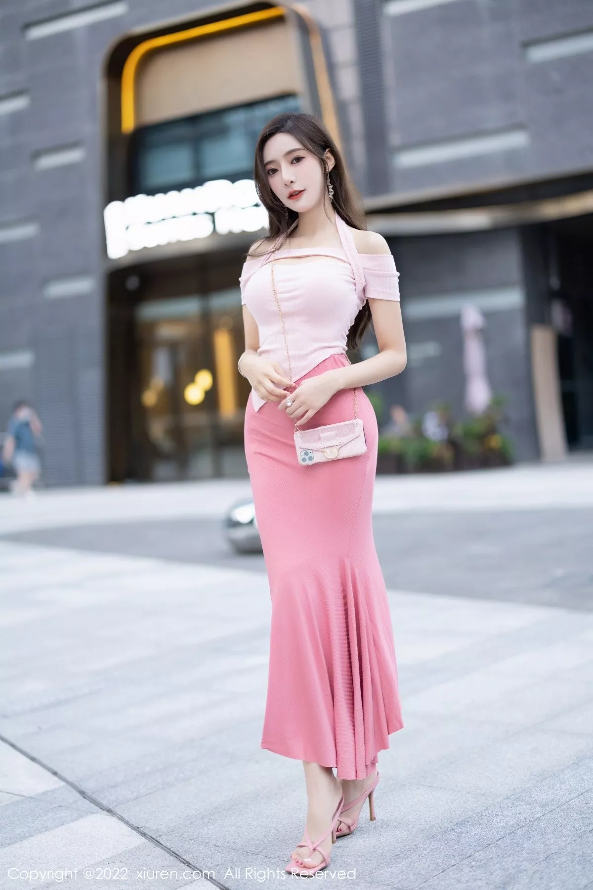 秀人集.com_[XiuRen秀人网]No.5601_女神王馨瑶yanni脱粉色长裙露性感蕾丝内裤秀惹火身材诱惑写真78P