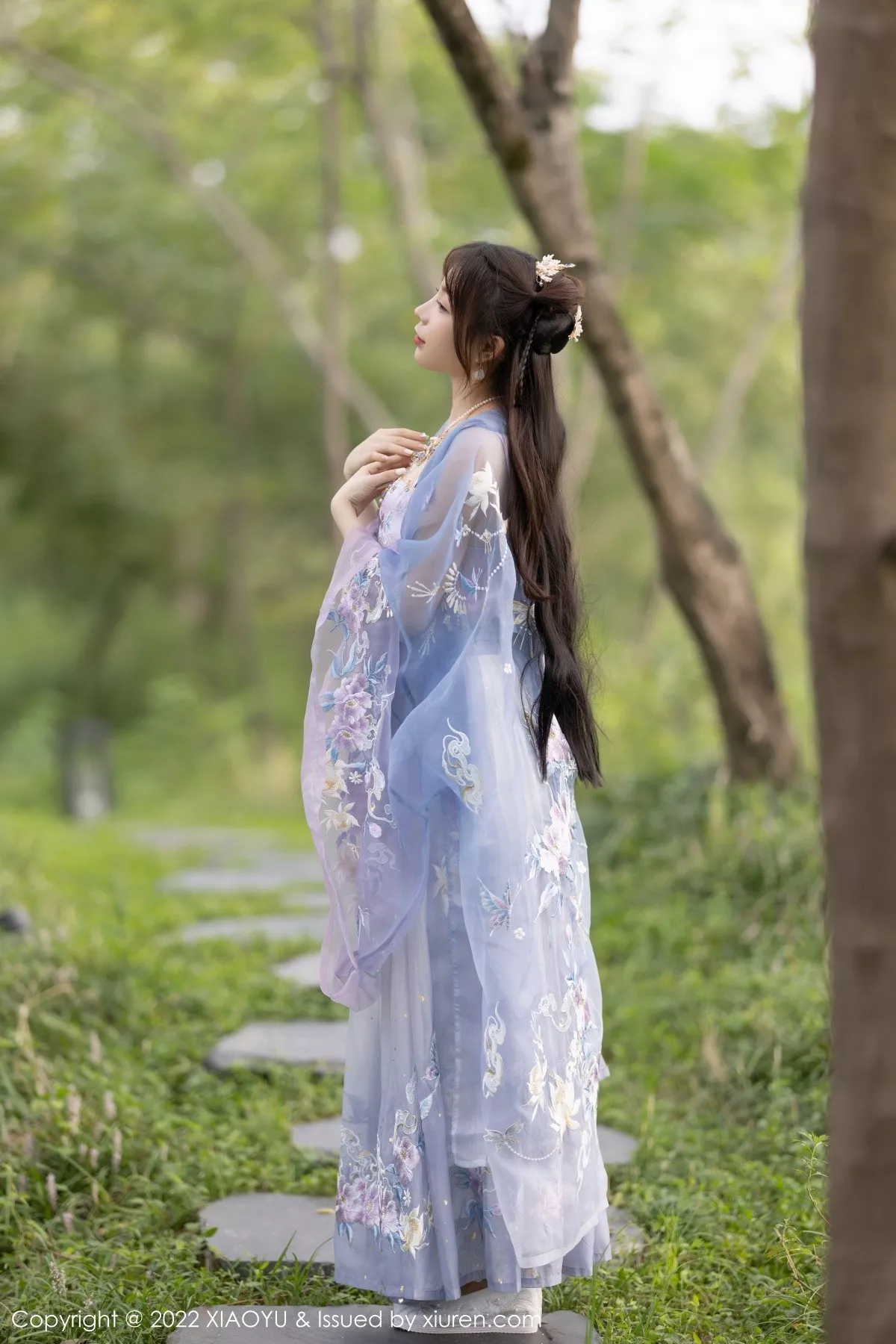 秀人集.com_[XiaoYu画语界]Vol.866_女神徐莉芝Booty杭州旅拍浅紫色古装服配超薄无内肉丝诱惑写真94P