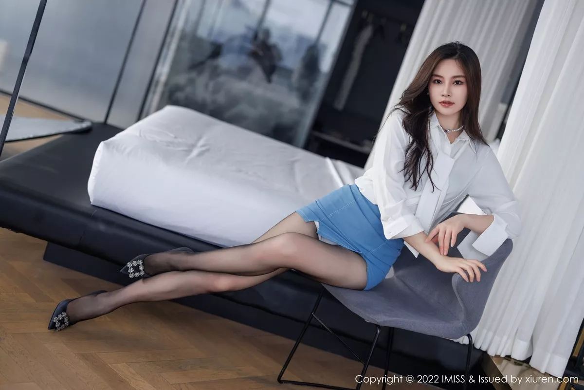 秀人集.com_[IMISS爱蜜社]Vol.700_美女Vanessa性感白T配蓝短裙露蕾丝内衣配超薄黑丝诱惑写真68P