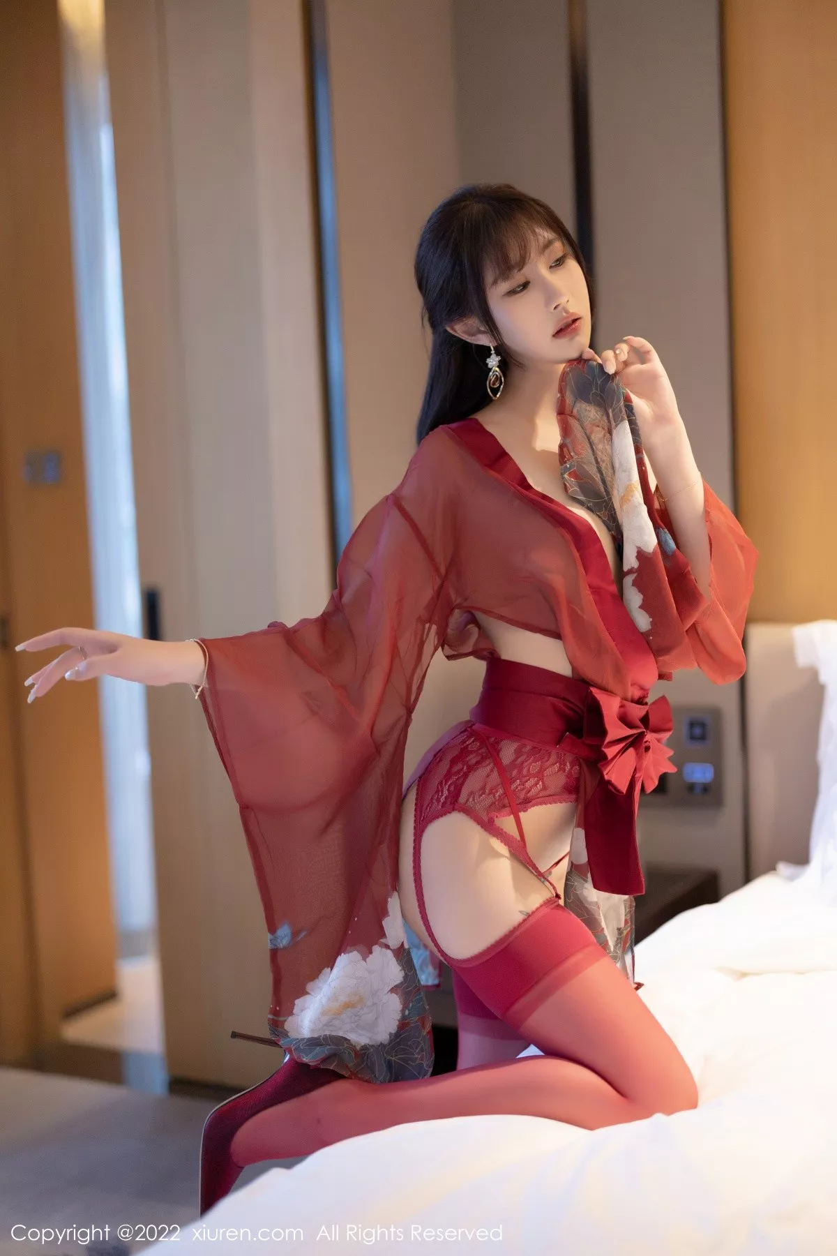 秀人集.com_[XiuRen秀人网]No.5606_模特张欣欣性感红色轻透薄纱服配红丝吊袜秀苗条身材诱惑写真80P