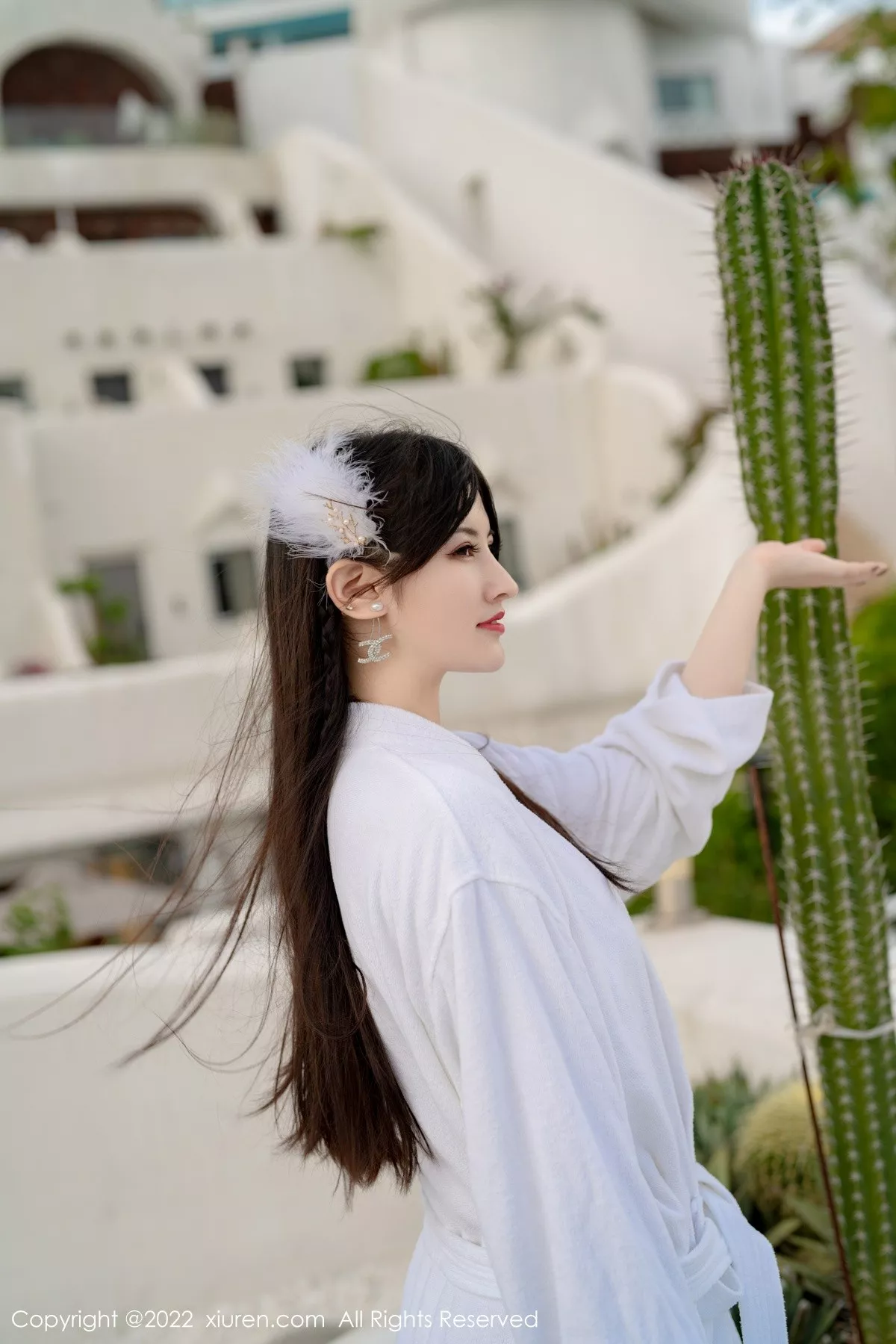 秀人集.com_[XiuRen秀人网]No.5476_模特诗诗kiki大理旅拍户外性感白色比基尼秀惹火身材诱惑写真55P