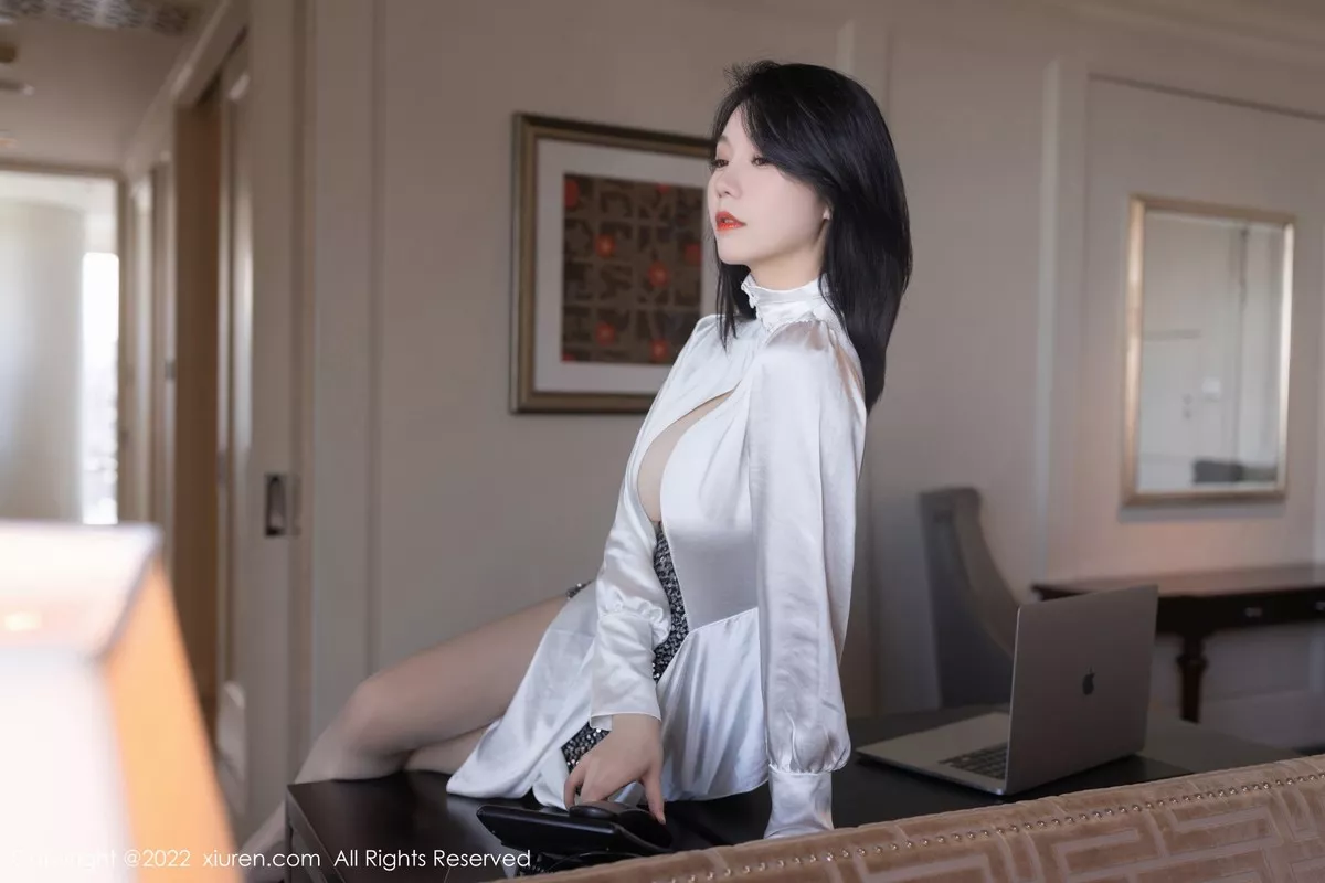 秀人集.com_[XiuRen秀人网]No.5480_模特安然anran白领装扮性感白色长T配短裙秀完美身材诱惑写真81P
