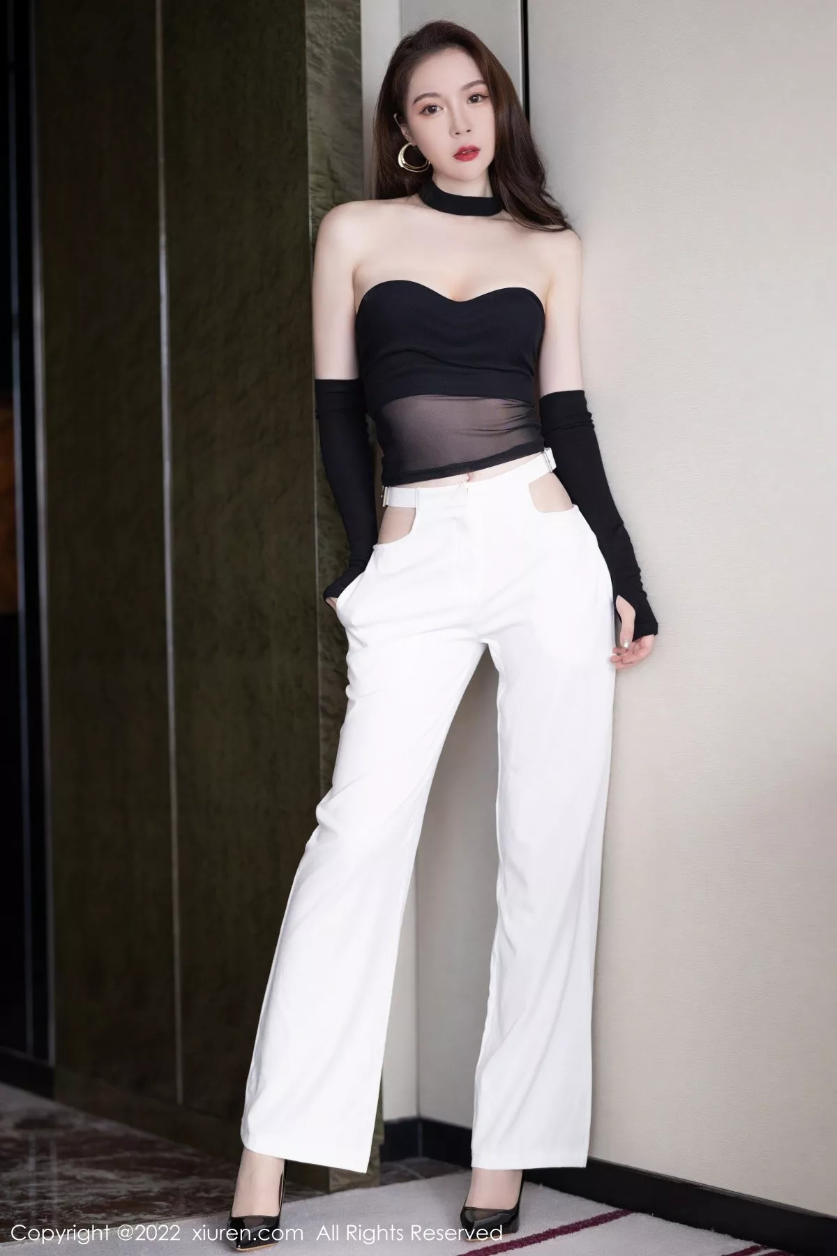 秀人集.com_[XiuRen秀人网]No.5487_模特梦心玥黑色轻透露肩网纱配白长裤半脱秀曼妙身姿诱惑写真80P