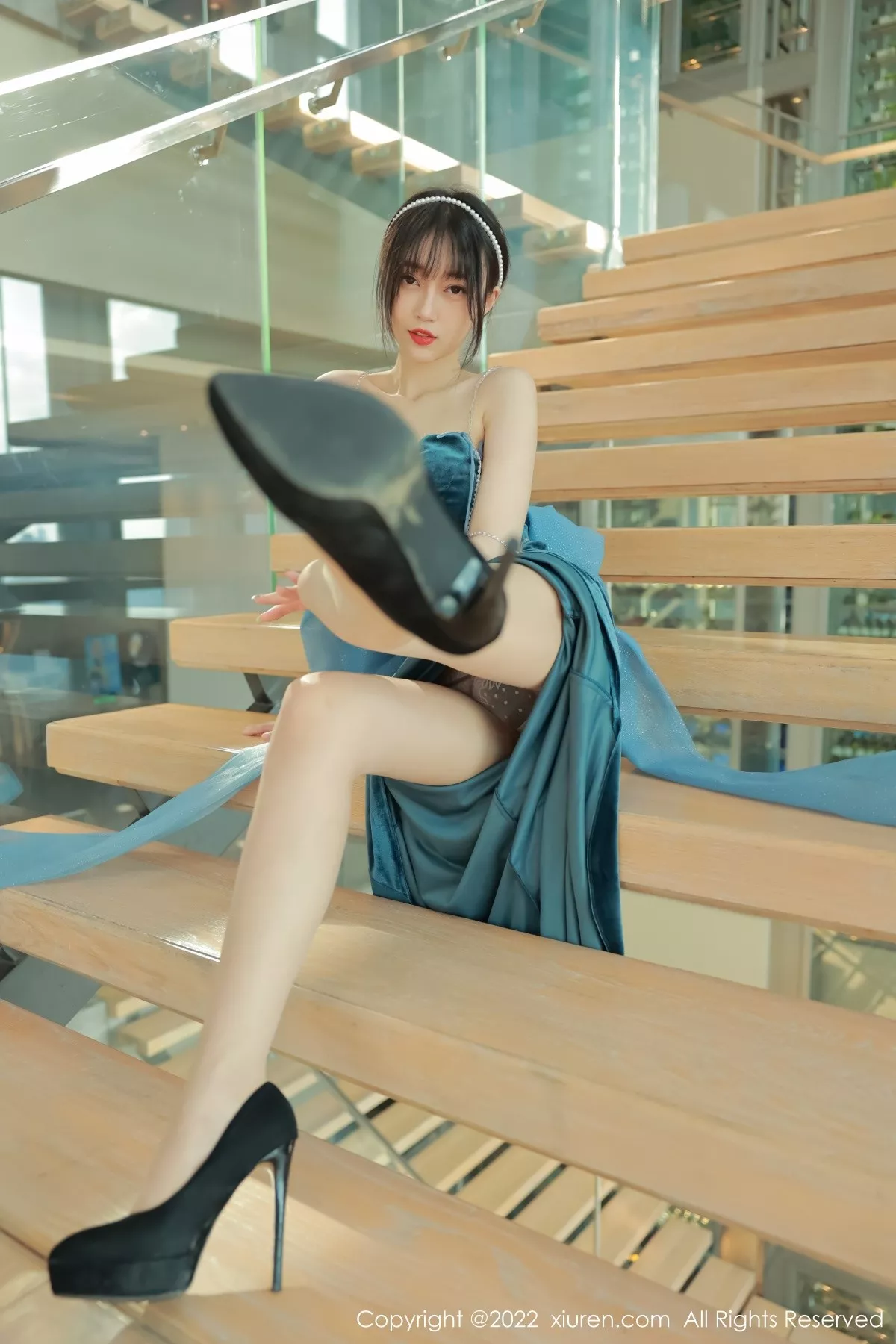 秀人集.com_[XiuRen秀人网]No.5493_模特玥儿玥er香格里拉旅拍暗绿色吊带长裙秀完美身材诱惑写真59P