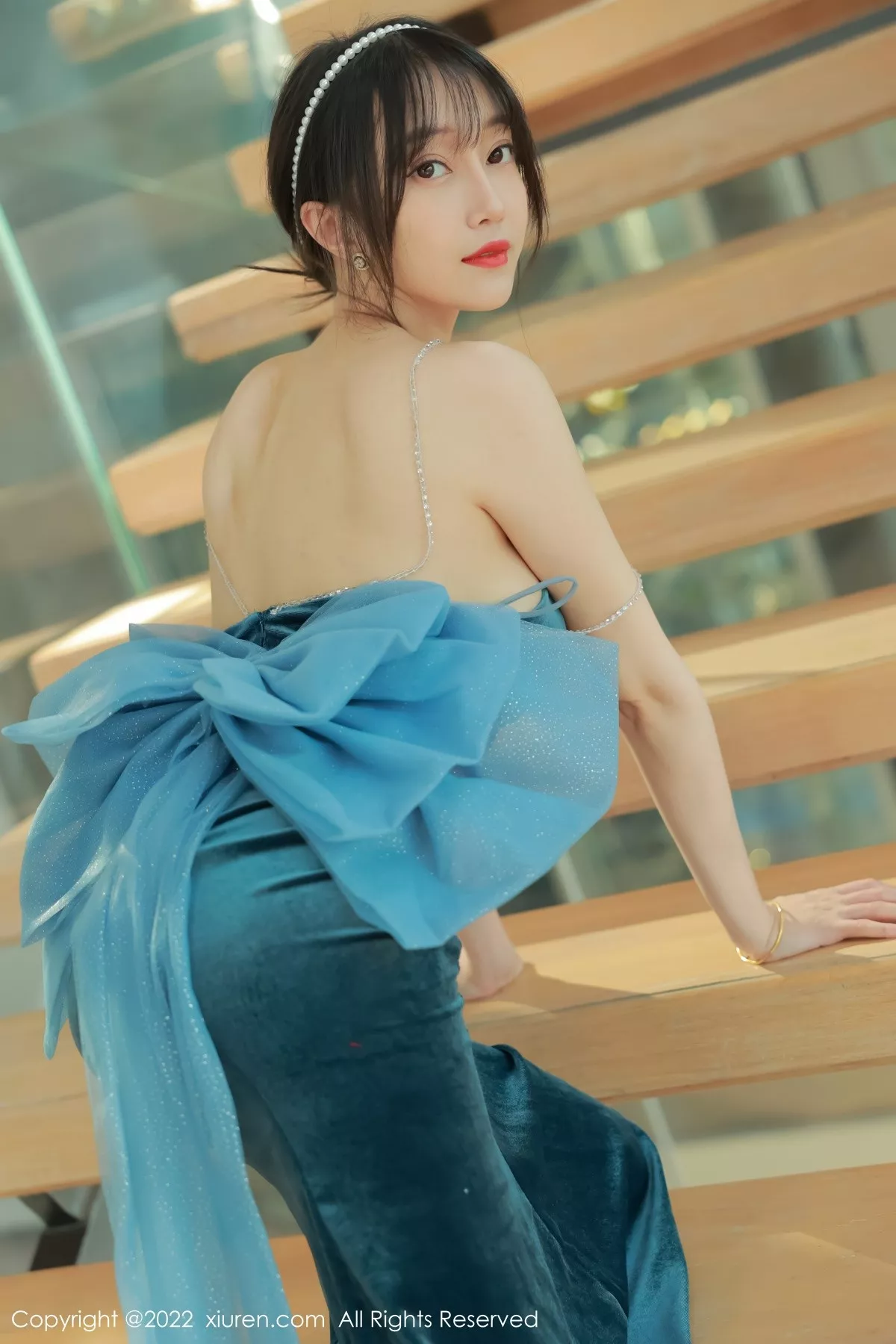 秀人集.com_[XiuRen秀人网]No.5493_模特玥儿玥er香格里拉旅拍暗绿色吊带长裙秀完美身材诱惑写真59P