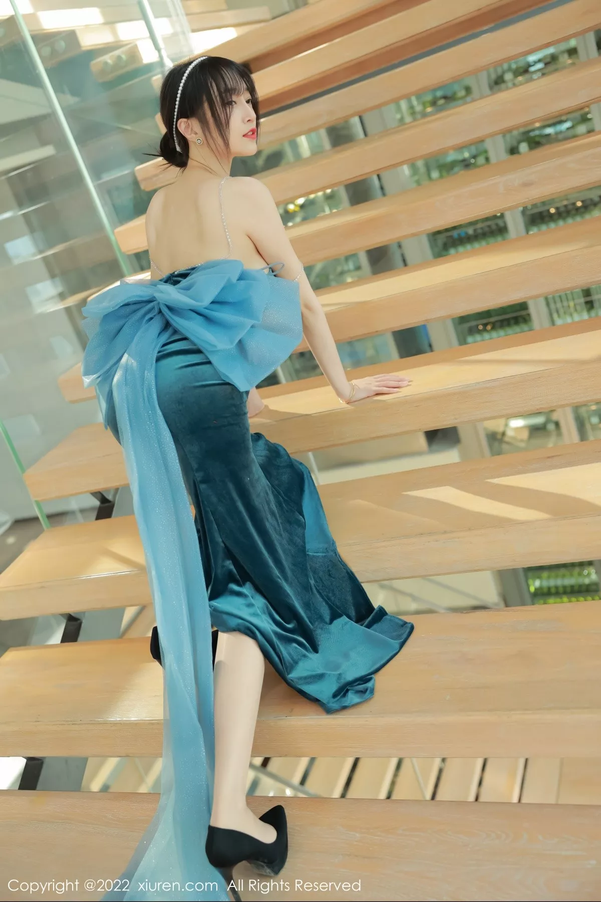 秀人集.com_[XiuRen秀人网]No.5493_模特玥儿玥er香格里拉旅拍暗绿色吊带长裙秀完美身材诱惑写真59P