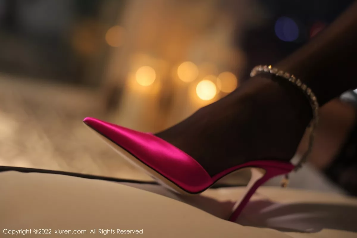 秀人集.com_[XiuRen秀人网]No.5491_模特奶瓶大理旅拍性感黑网纱披风露黑色轻透内衣极致魅惑写真70P