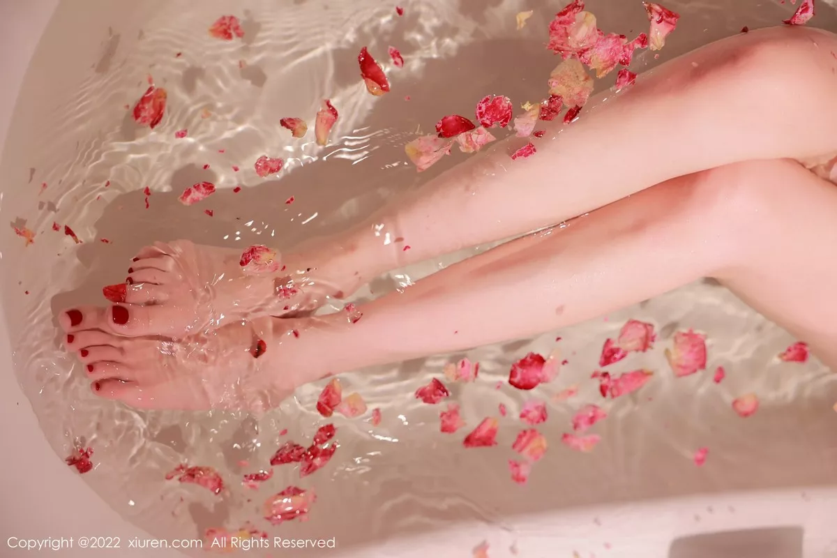 秀人集.com_[XiuRen秀人网]No.5496_模特tina_甜仔浴缸场景红色轻透网纱外衣秀凹凸身材迷人诱惑写真50P