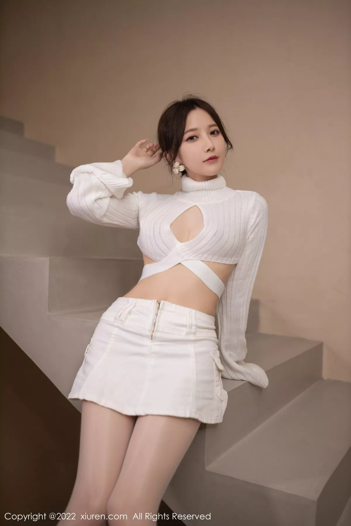 秀人集.com_[XiuRen秀人网]No.5503_模特鱼子酱Fish纯白轻透上衣配白短裙露闪亮开档肉丝诱惑写真81P