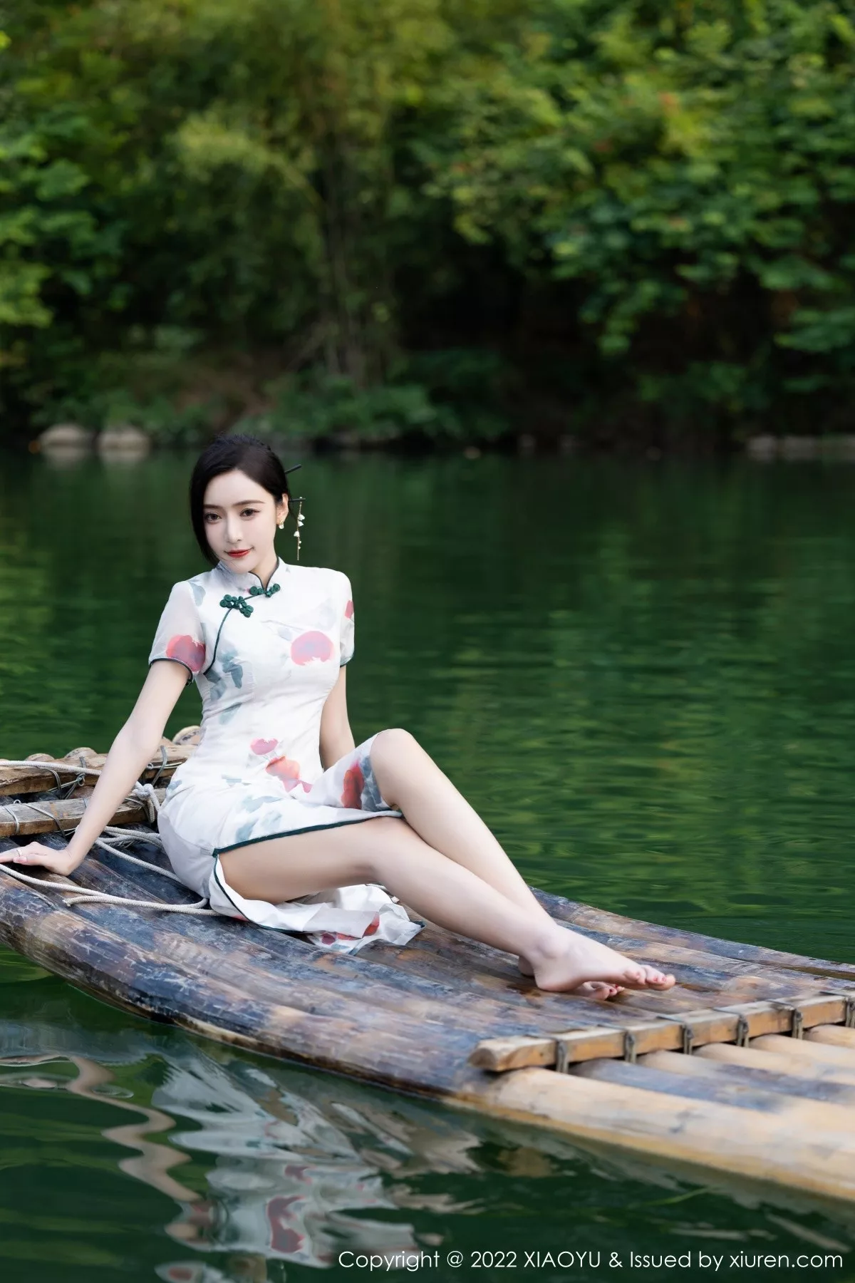 秀人集.com_[XiaoYu画语界]Vol.872_女神王馨瑶杭州旅拍脱旗袍露蓝灰色蕾丝内衣超薄肉丝诱惑写真83P