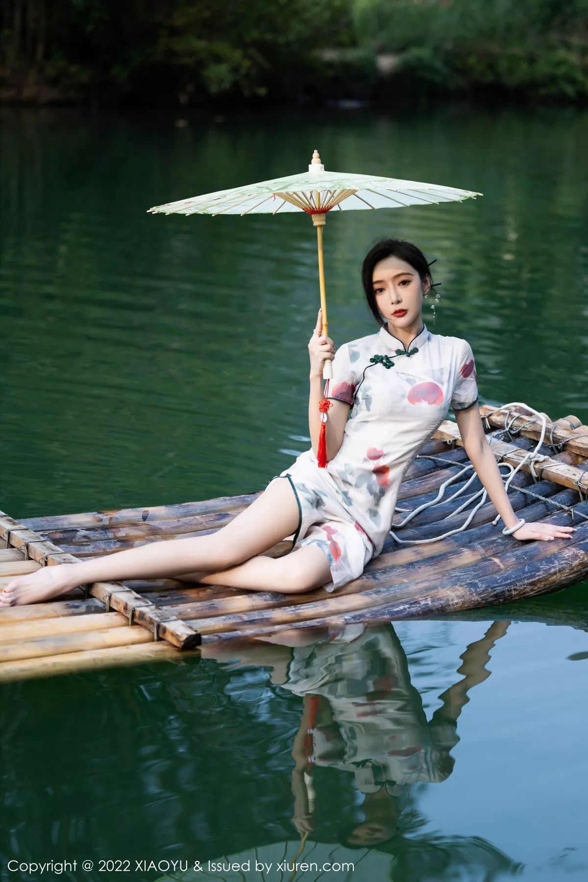 秀人集.com_[XiaoYu画语界]Vol.872_女神王馨瑶杭州旅拍脱旗袍露蓝灰色蕾丝内衣超薄肉丝诱惑写真83P