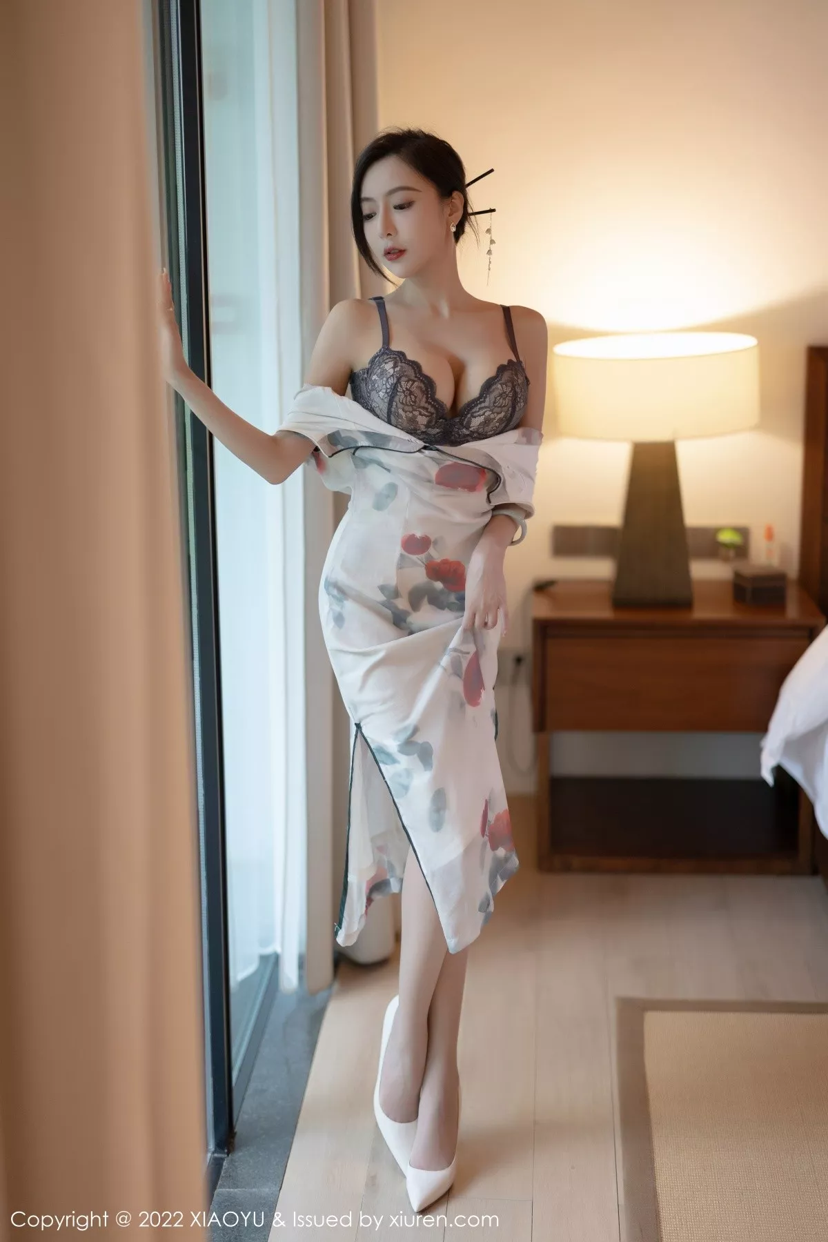 秀人集.com_[XiaoYu画语界]Vol.872_女神王馨瑶杭州旅拍脱旗袍露蓝灰色蕾丝内衣超薄肉丝诱惑写真83P