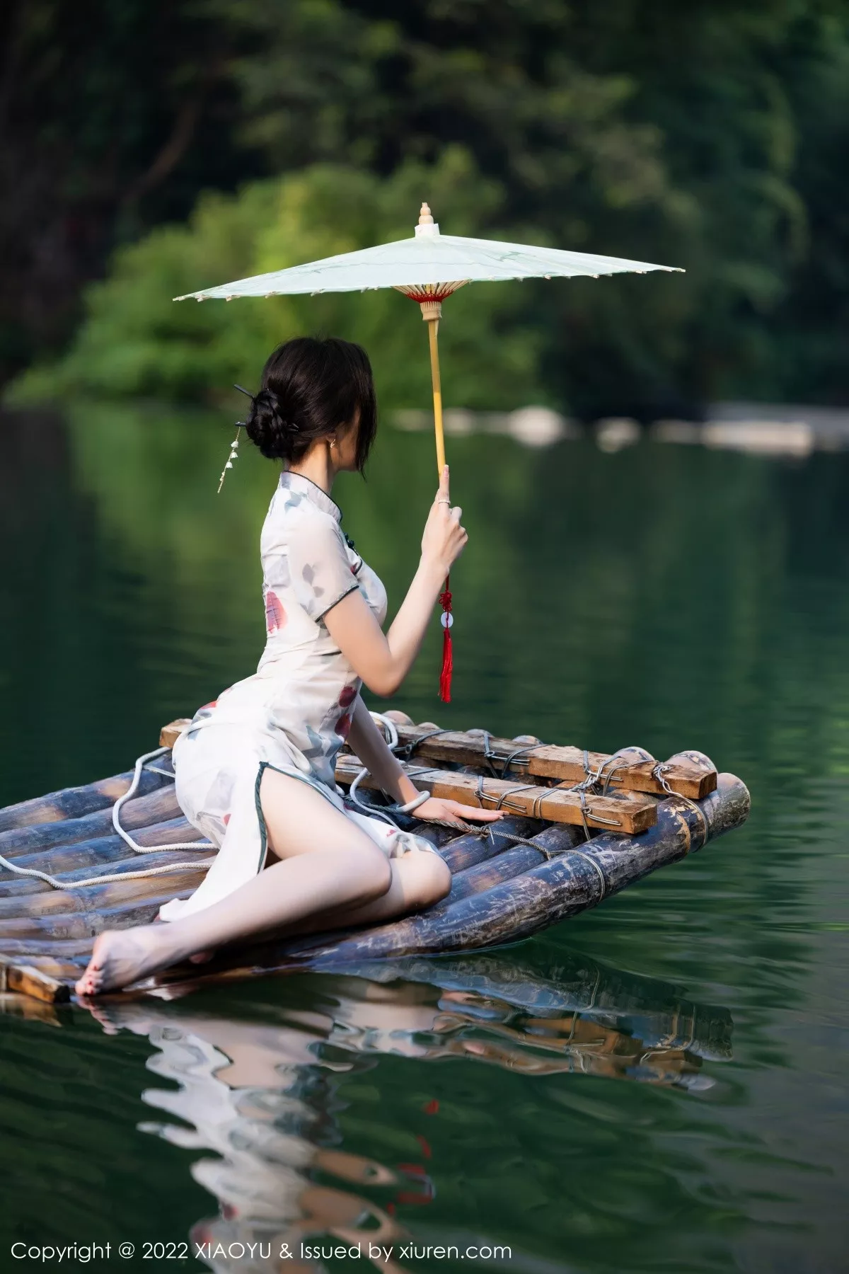 秀人集.com_[XiaoYu画语界]Vol.872_女神王馨瑶杭州旅拍脱旗袍露蓝灰色蕾丝内衣超薄肉丝诱惑写真83P