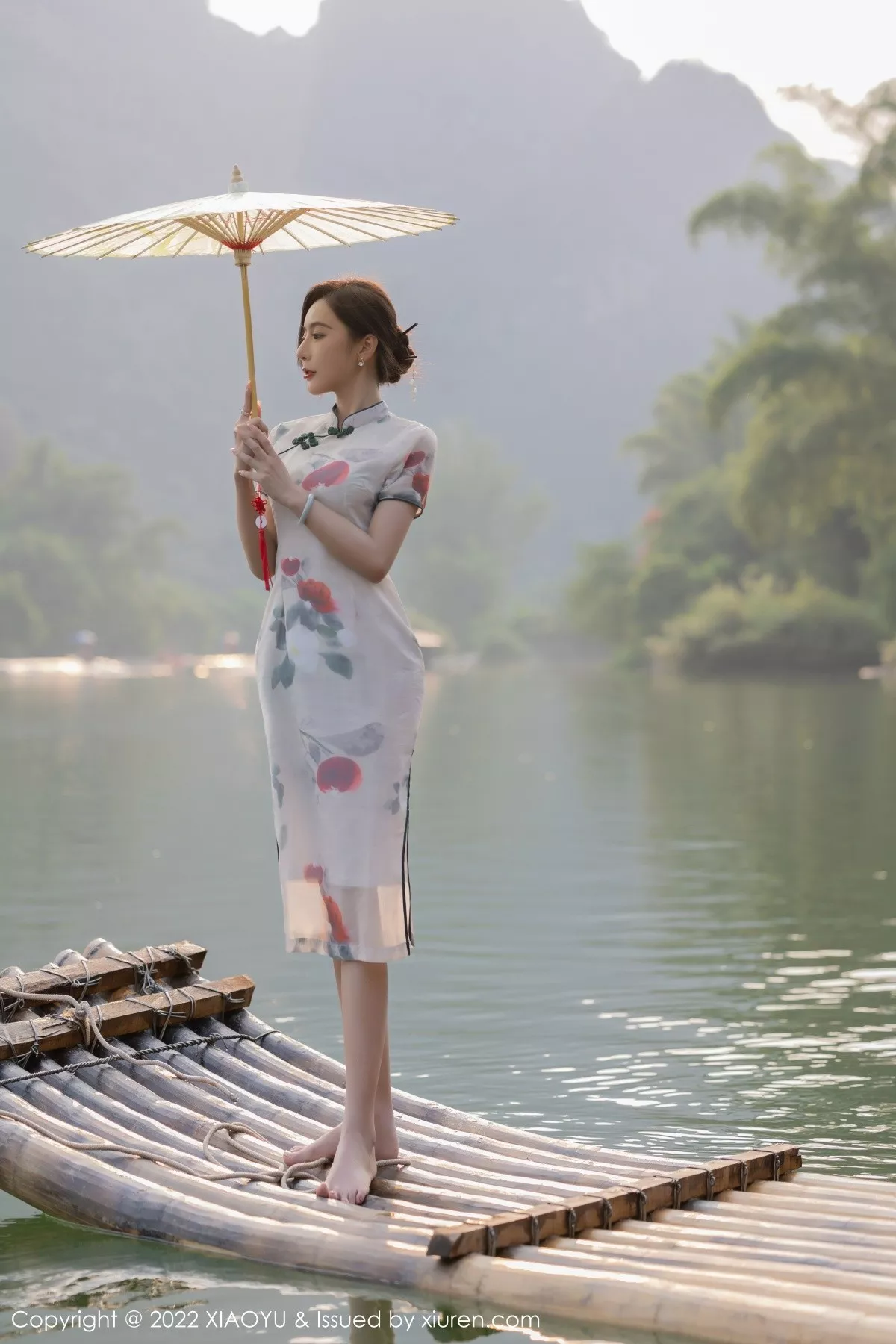 秀人集.com_[XiaoYu画语界]Vol.872_女神王馨瑶杭州旅拍脱旗袍露蓝灰色蕾丝内衣超薄肉丝诱惑写真83P