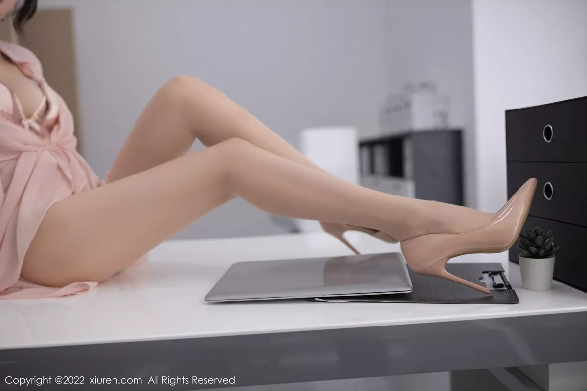 秀人集.com_[XiuRen秀人网]No.5657_模特利世职员装扮粉色薄透连衣裙露性感粉色蕾丝内衣诱惑写真77P