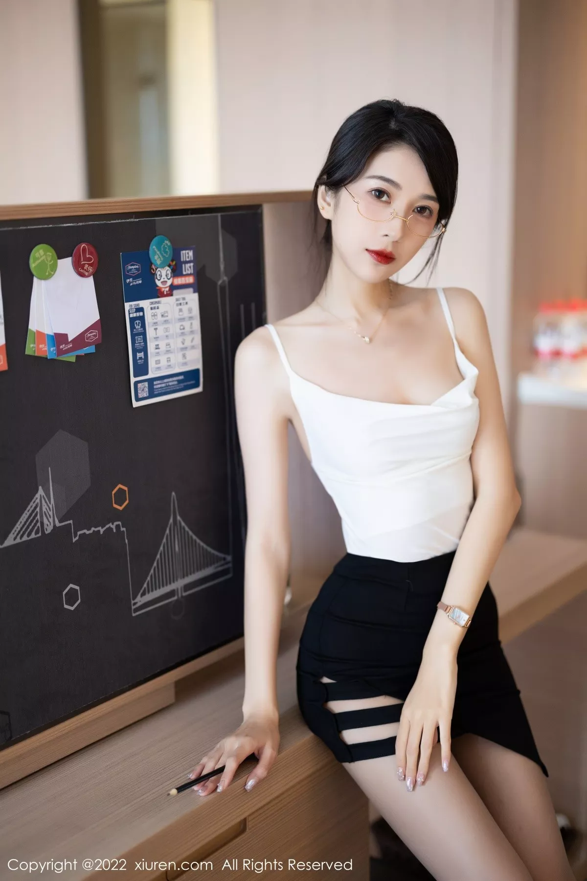 秀人集.com_[XiuRen秀人网]No.5656_模特林乐一白色吊带衣配黑短裙露开档灰丝秀曼妙身姿诱惑写真90P