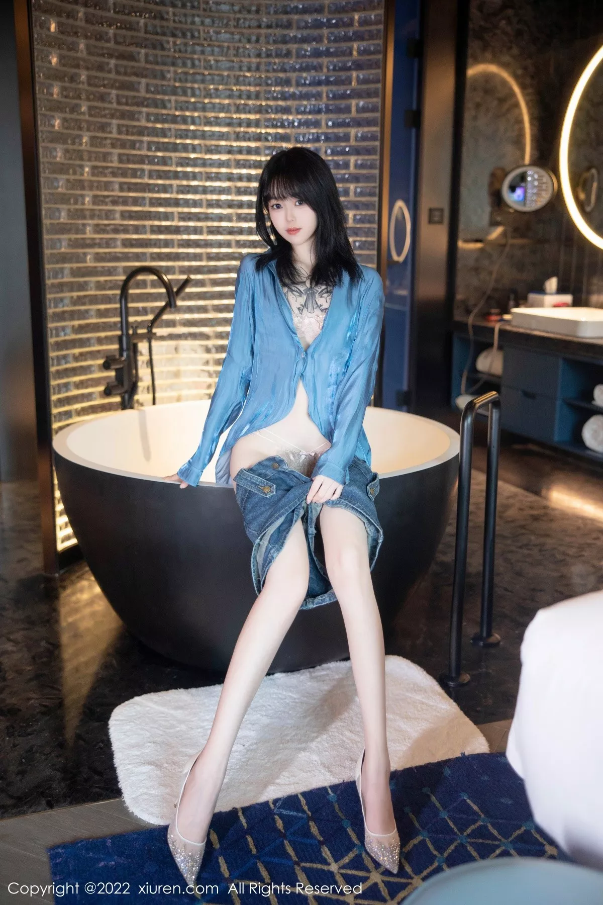 秀人集.com_[XiuRen秀人网]No.5662_模特奶瓶性感蓝色上衣配牛仔短裙半脱露浅色蕾丝内衣诱惑写真97P