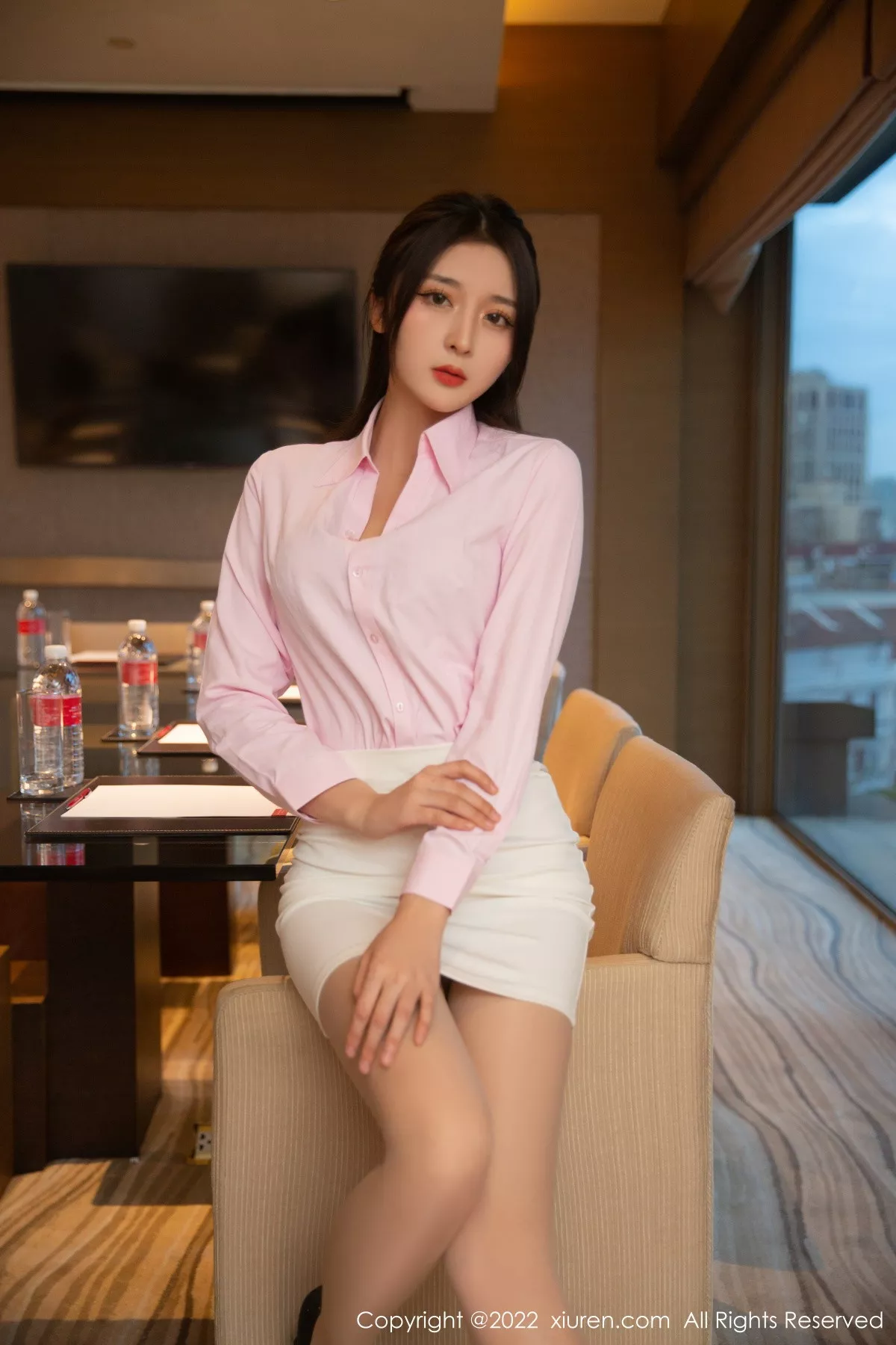 秀人集.com_[XiuRen秀人网]No.5667_模特夏甜甜粉色上衣配白短裙露黑色蕾丝内衣超薄肉丝诱惑写真72P