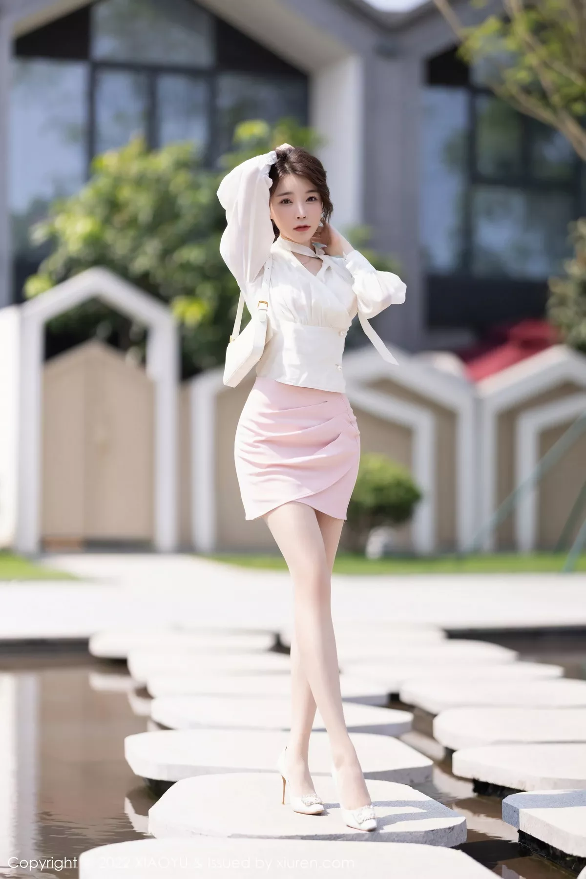 秀人集.com_[XiaoYu画语界]Vol.876_女神徐莉芝Booty白色上衣配粉短裙露粉色蕾丝内衣撩人诱惑写真85P