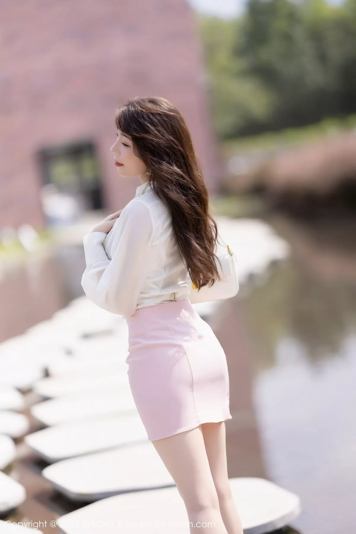 秀人集.com_[XiaoYu画语界]Vol.876_女神徐莉芝Booty白色上衣配粉短裙露粉色蕾丝内衣撩人诱惑写真85P