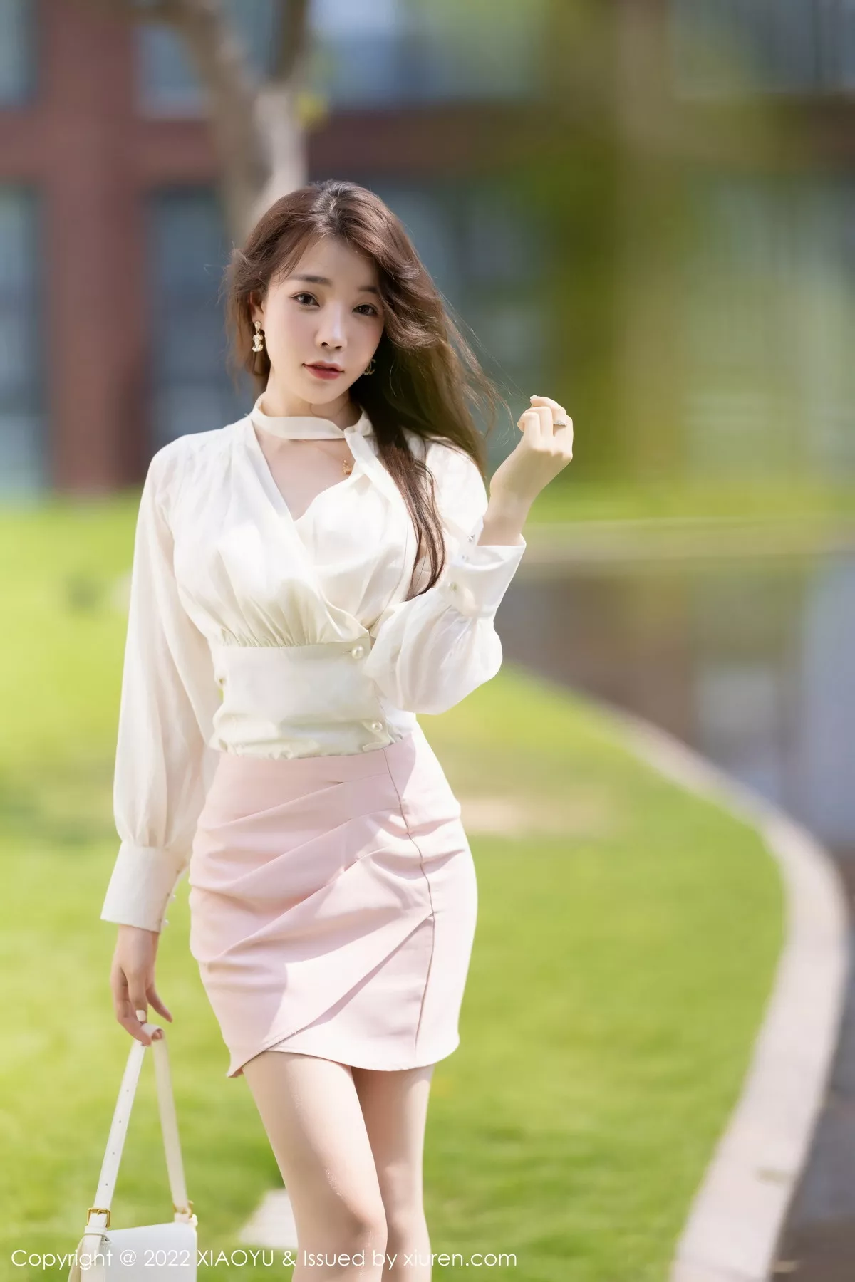 秀人集.com_[XiaoYu画语界]Vol.876_女神徐莉芝Booty白色上衣配粉短裙露粉色蕾丝内衣撩人诱惑写真85P