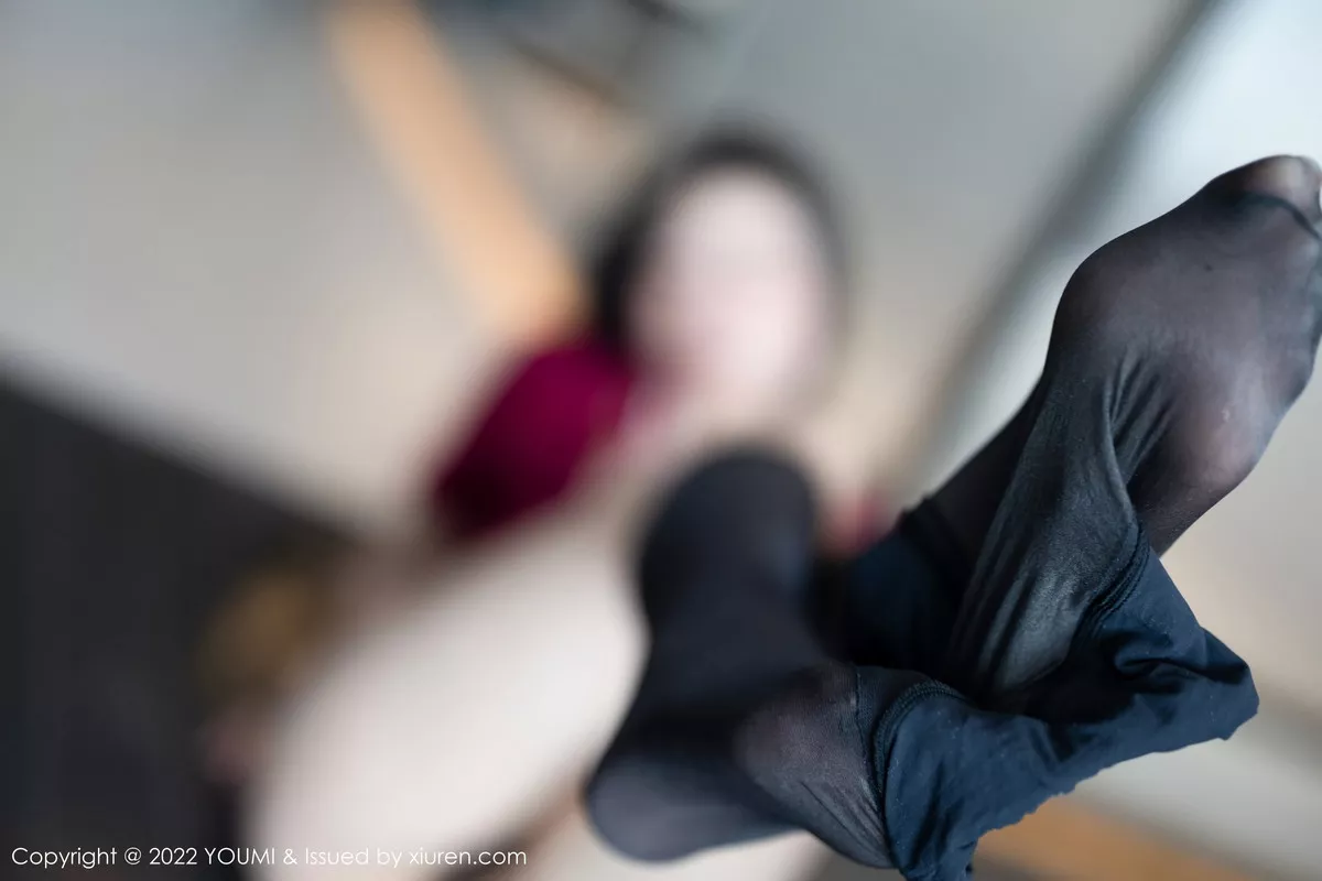 秀人集.com_[YouMi尤蜜荟]Vol.850_模特是小逗逗性感红色空姐制服配超薄黑丝秀翘臀美腿诱惑写真77P