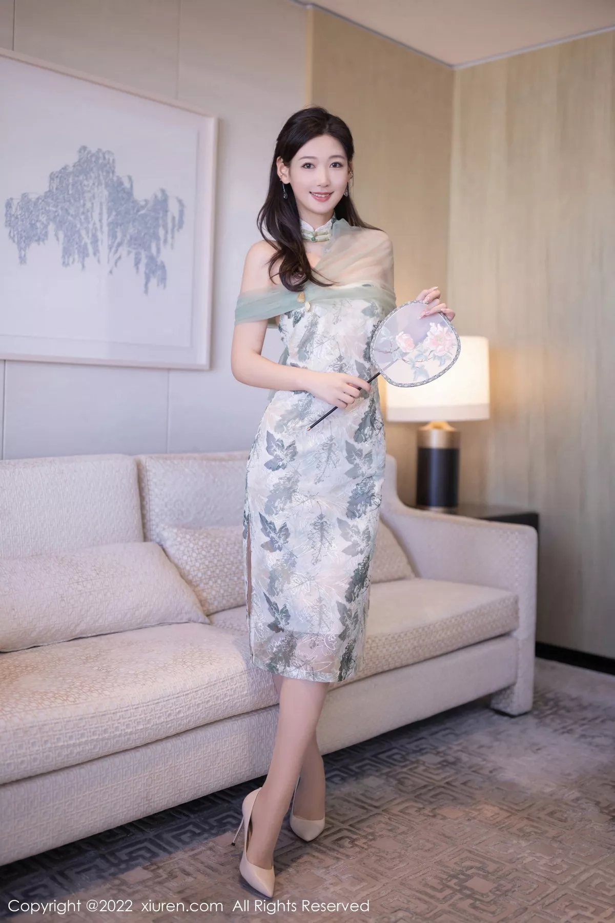 秀人集.com_[XiuRen秀人网]No.5680_模特唐安琪性感浅色带图案旗袍配超薄肉丝秀曼妙身姿诱惑写真80P