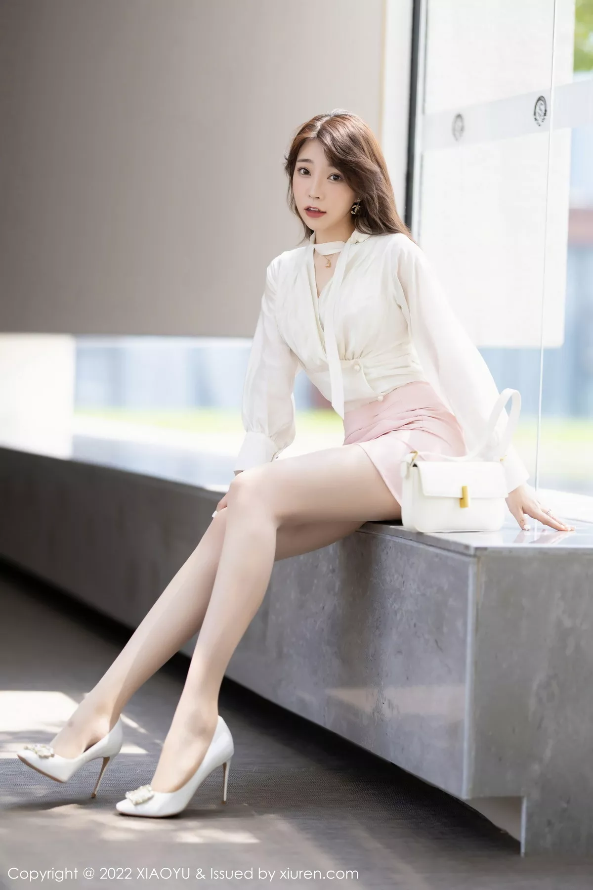 秀人集.com_[XiaoYu画语界]Vol.876_女神徐莉芝Booty白色上衣配粉短裙露粉色蕾丝内衣撩人诱惑写真85P