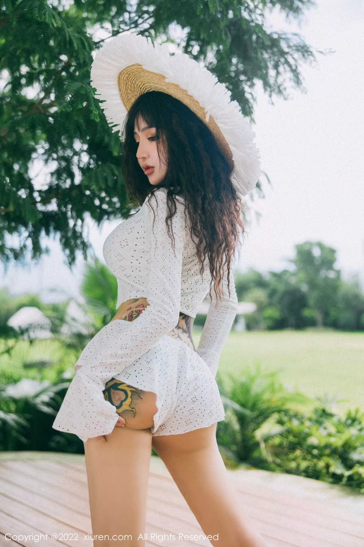 秀人集.com_[XiuRen秀人网]No.5683_模特文静儿户外性感白色缕空服饰秀魔鬼身材浑圆翘臀诱惑写真84P