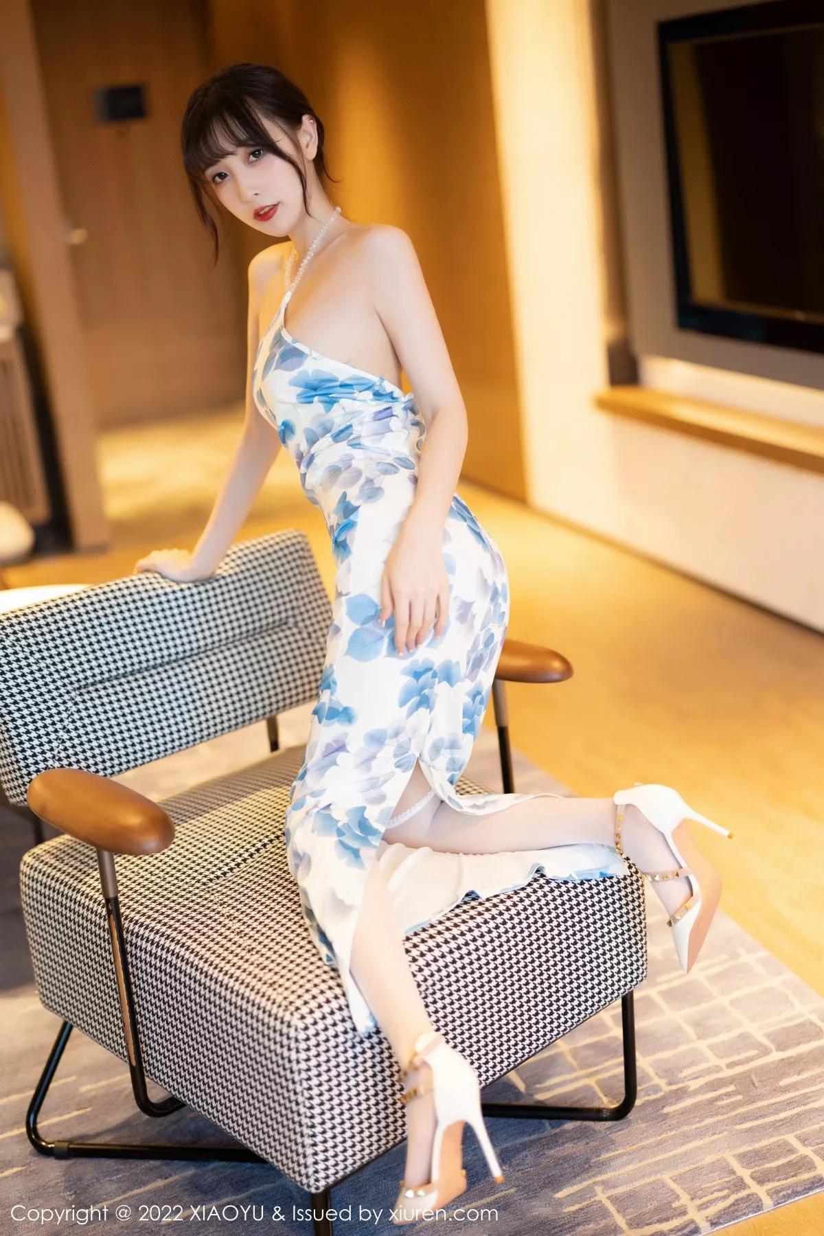 秀人集.com_[XiaoYu画语界]Vol.877_模特林星阑性感露肩带图案连衣短配超薄白丝袜秀美腿迷人写真85P