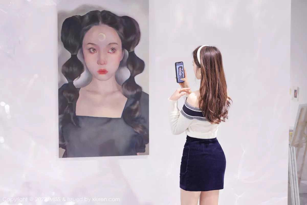 秀人集.com_[IMISS爱蜜社]Vol.704_气质女神Lynn刘奕宁艺术工作室低胸服饰配黑短裙性感迷人写真22P