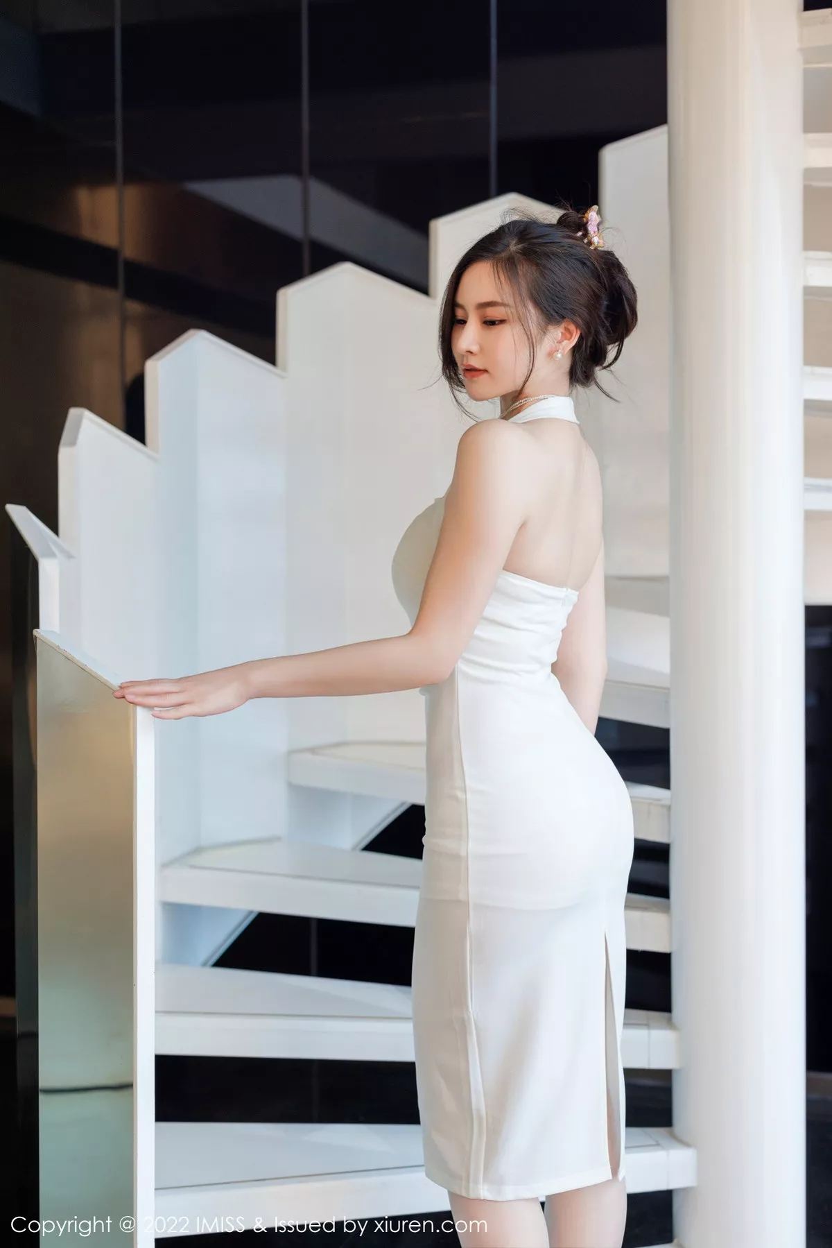 秀人集.com_[IMISS爱蜜社]Vol.705_气质美女Vanessa脱白色连衣长裙露白色内衣配超薄肉丝诱惑写真78P