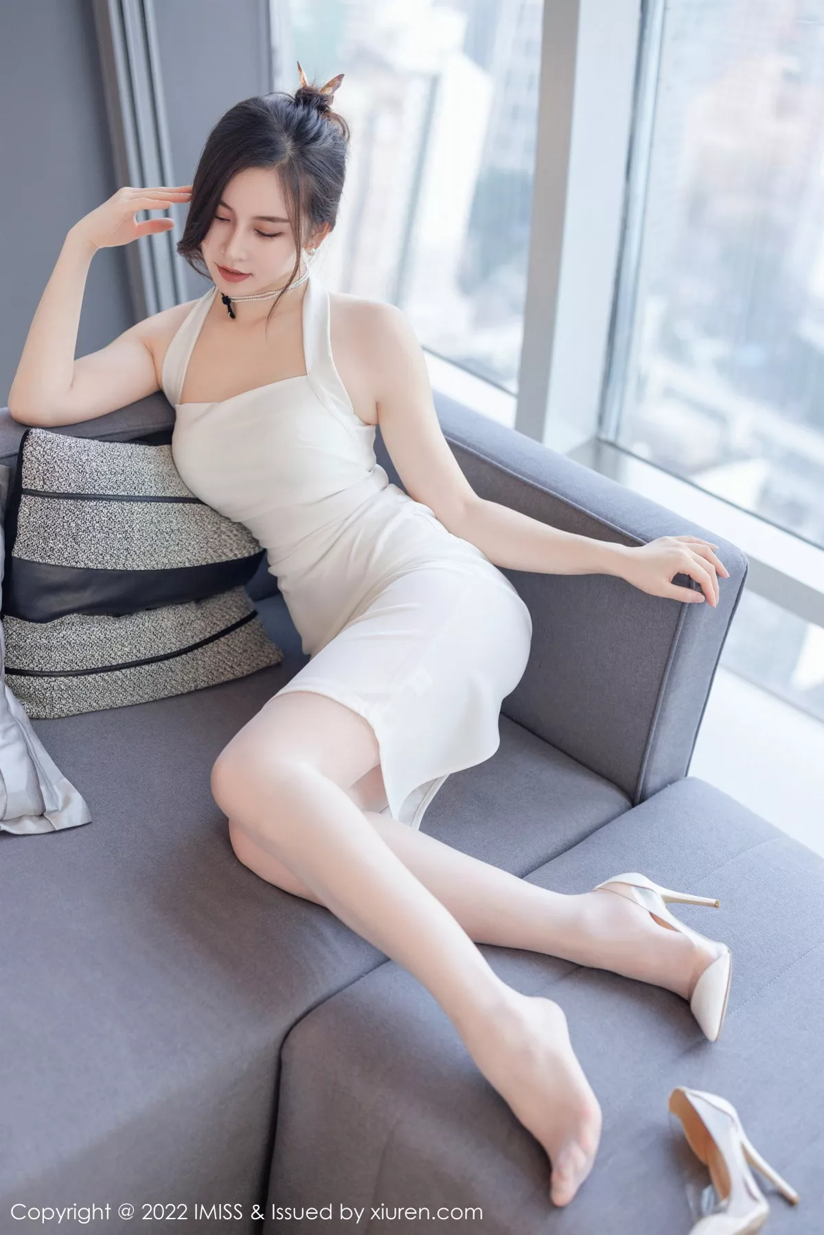 秀人集.com_[IMISS爱蜜社]Vol.705_气质美女Vanessa脱白色连衣长裙露白色内衣配超薄肉丝诱惑写真78P