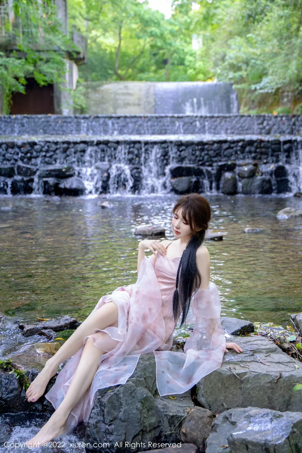 秀人集.com_[XiuRen秀人网]No.5690_模特婠婠么户外拍摄性感淡紫色吊带裙秀曼妙身材靓丽迷人写真81P