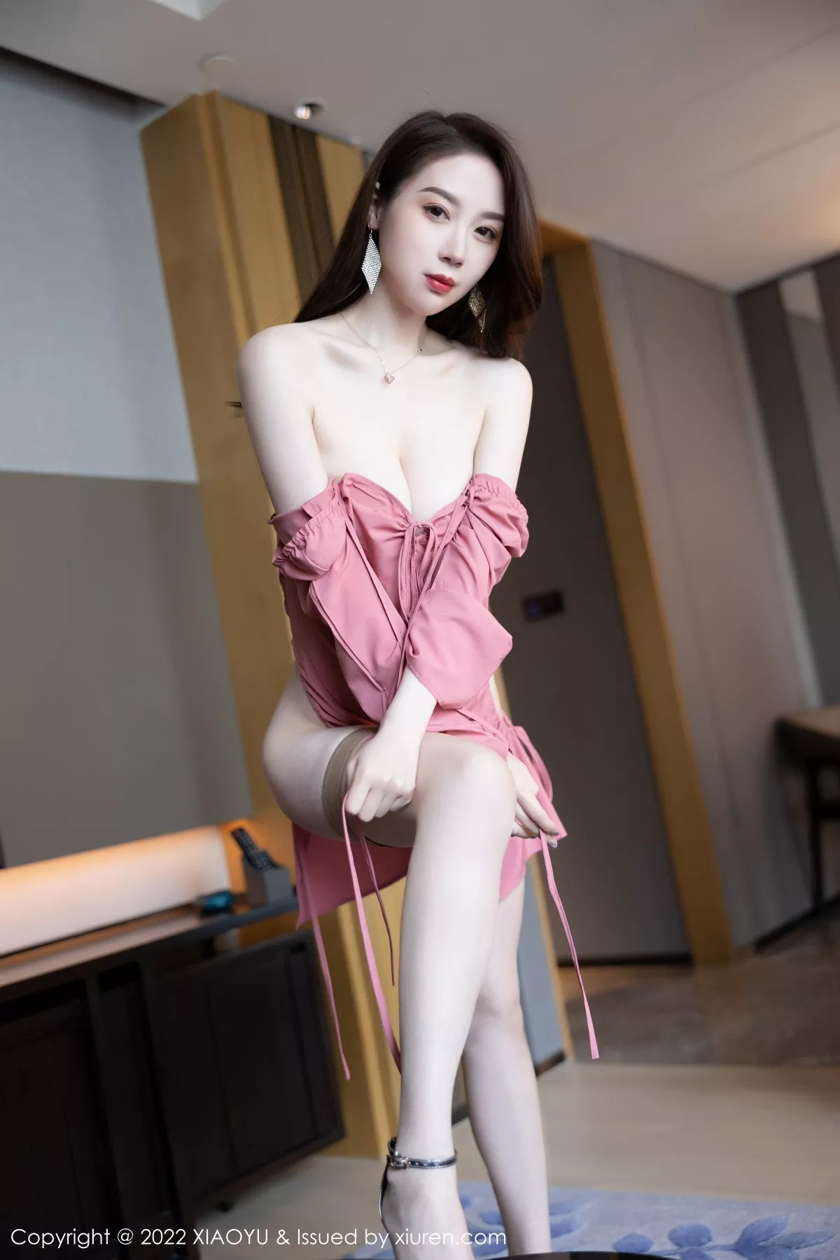 秀人集.com_[XiaoYu画语界]Vol.879_模特梦心玥红灰色连衣裙+性感黑色比基尼秀曼妙身材诱惑写真86P