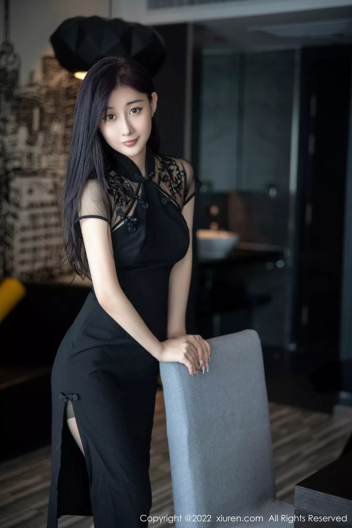 秀人集.com_[XiuRen秀人网]No.5691_模特顾楚楚maily性感黑色旗袍服配魅惑黑丝秀美腿甜美迷人写真86P